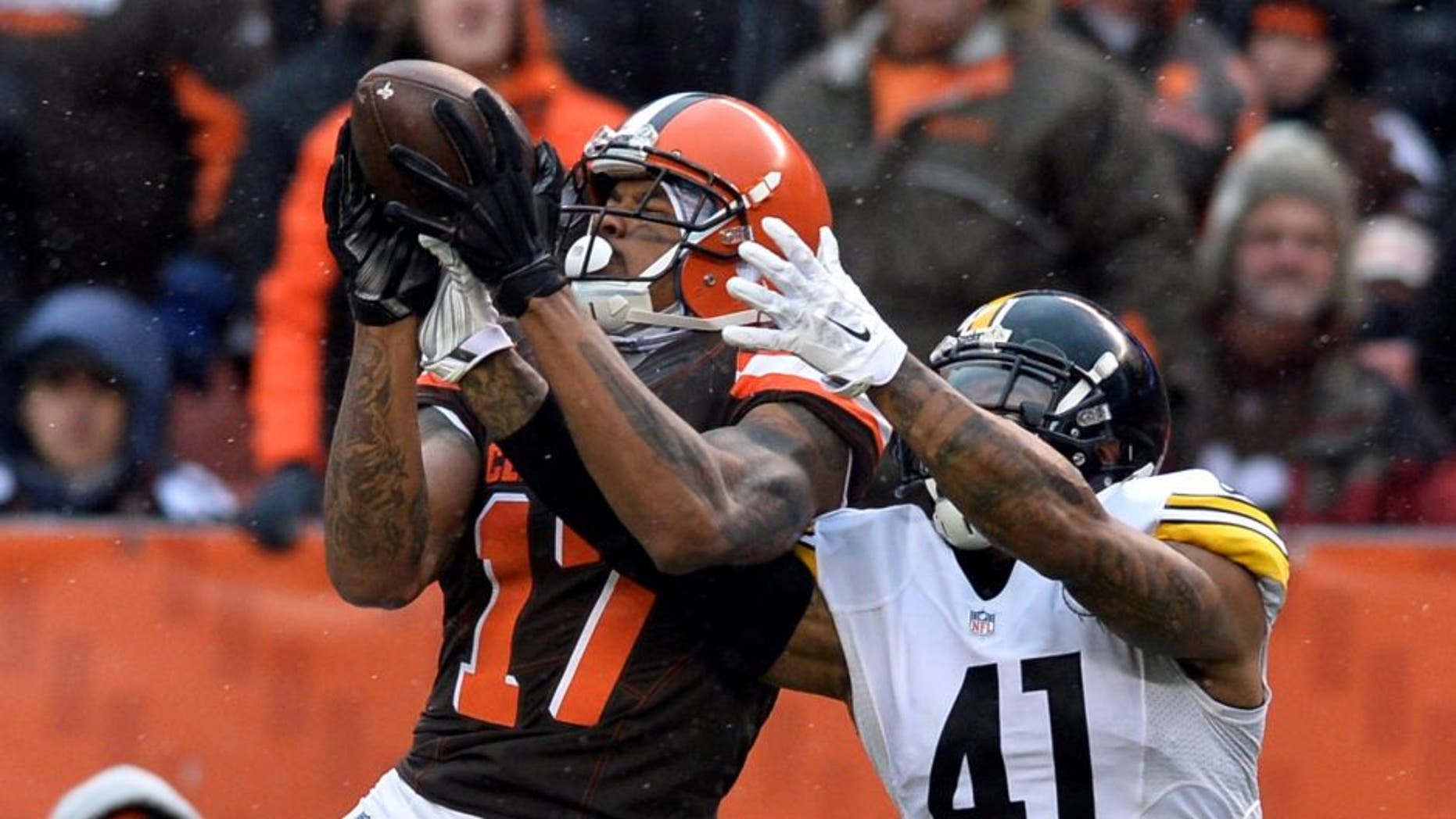 Jan 3, 2016; Cleveland, OH, USA; Cleveland Browns wide receiver Terrelle Pryor (17) makes a catch as Pittsburgh Steelers cornerback Antwon Blake (41) defends during the second quarter at FirstEnergy Stadium. Mandatory Credit: Ken Blaze-USA TODAY Sports