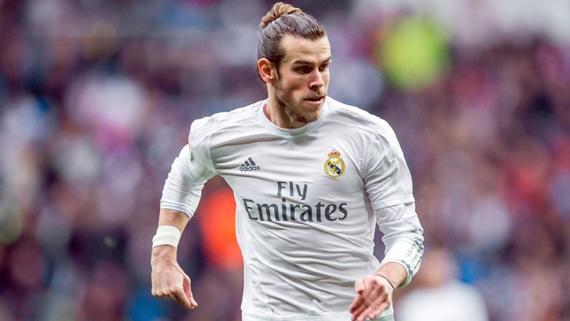 MADRID, SPAIN - DECEMBER 30: Gareth Bale of Real Madrid CF in action during the Real Madrid CF vs Real Sociedad match as part of the Liga BBVA 2015-2016 at the Estadio Santiago Bernabeu on December 30, 2015 in Madrid, Spain. (Photo by Aitor Alcalde/Power Sport Images/Getty Images)