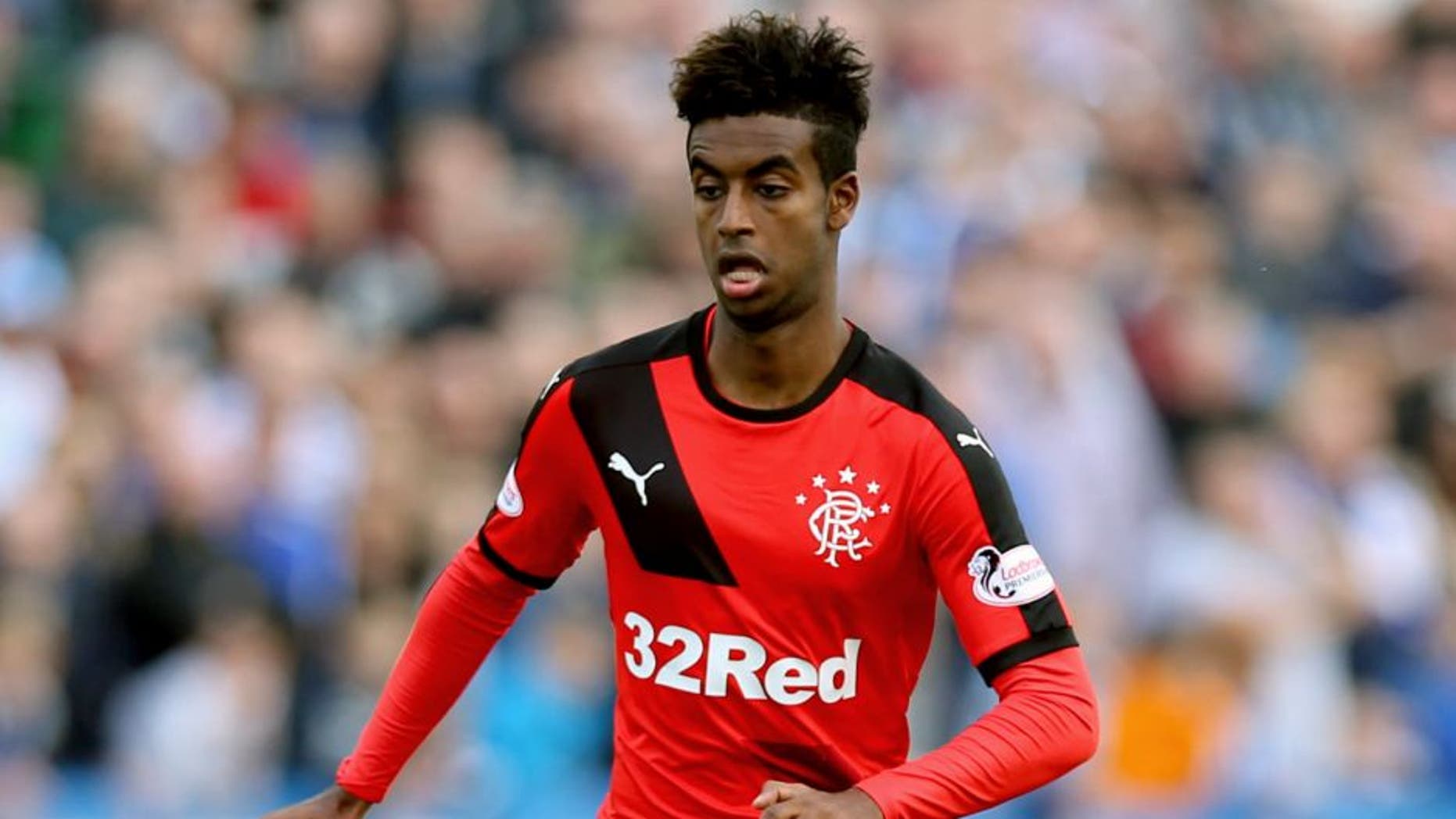 GREENOCK, SCOTLAND - SEPTEMBER 27: Gedion Zelalem of Rangers controls the ball during the Scottish Championships match between Greenock Morton FC and Rangers at Cappielow Park on September 27, 2015 in Greenock, Scotland. (Photo by Ian MacNicol/Getty images)