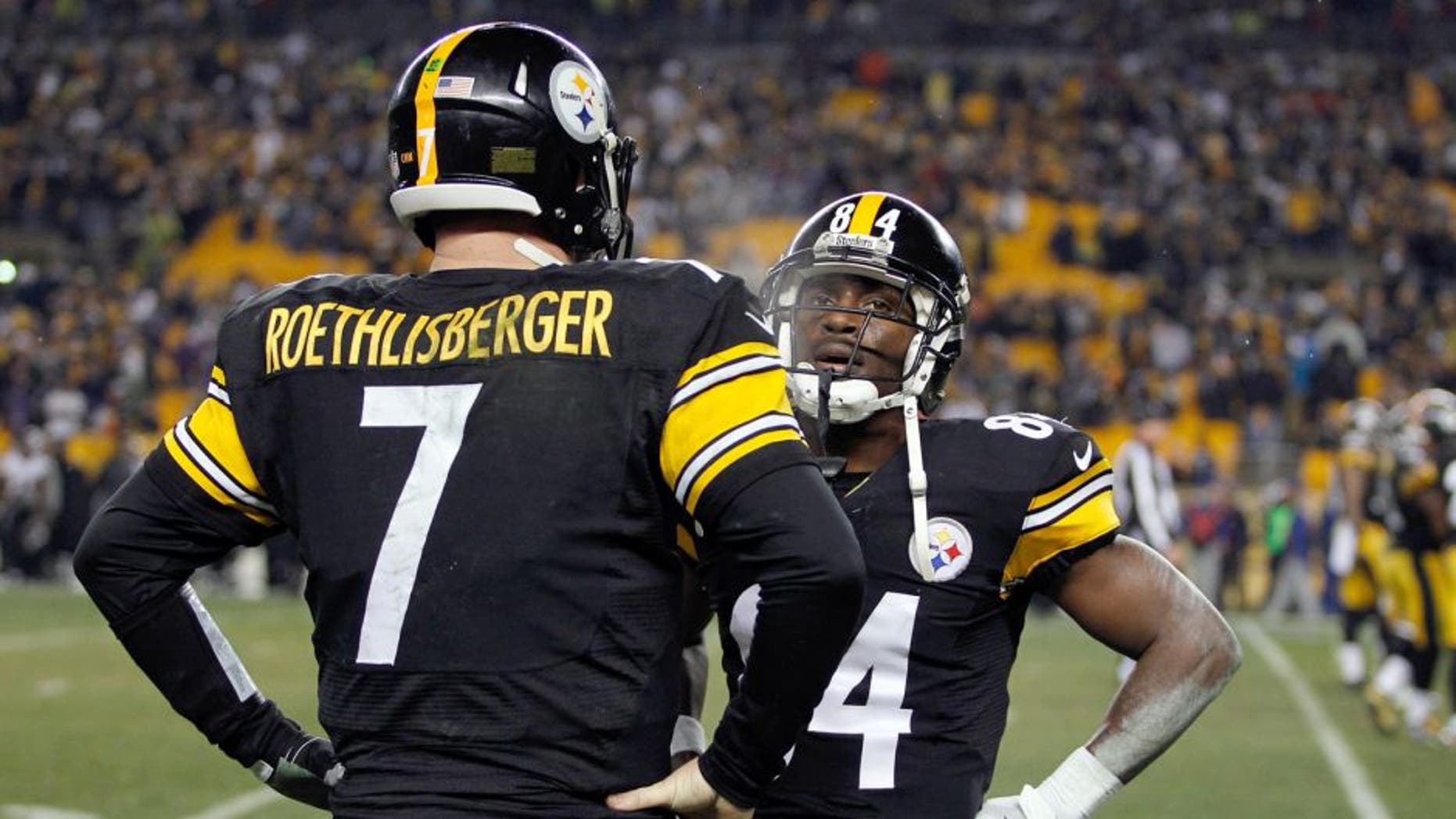 PITTSBURGH, PA - JANUARY 03: Ben Roethlisberger #7 speaks with Antonio Brown #84 of the Pittsburgh Steelers on the bench in the fourth quarter against the Baltimore Ravens during their AFC Wild Card game at Heinz Field on January 3, 2015 in Pittsburgh, Pennsylvania. (Photo by Justin K. Aller/Getty Images)