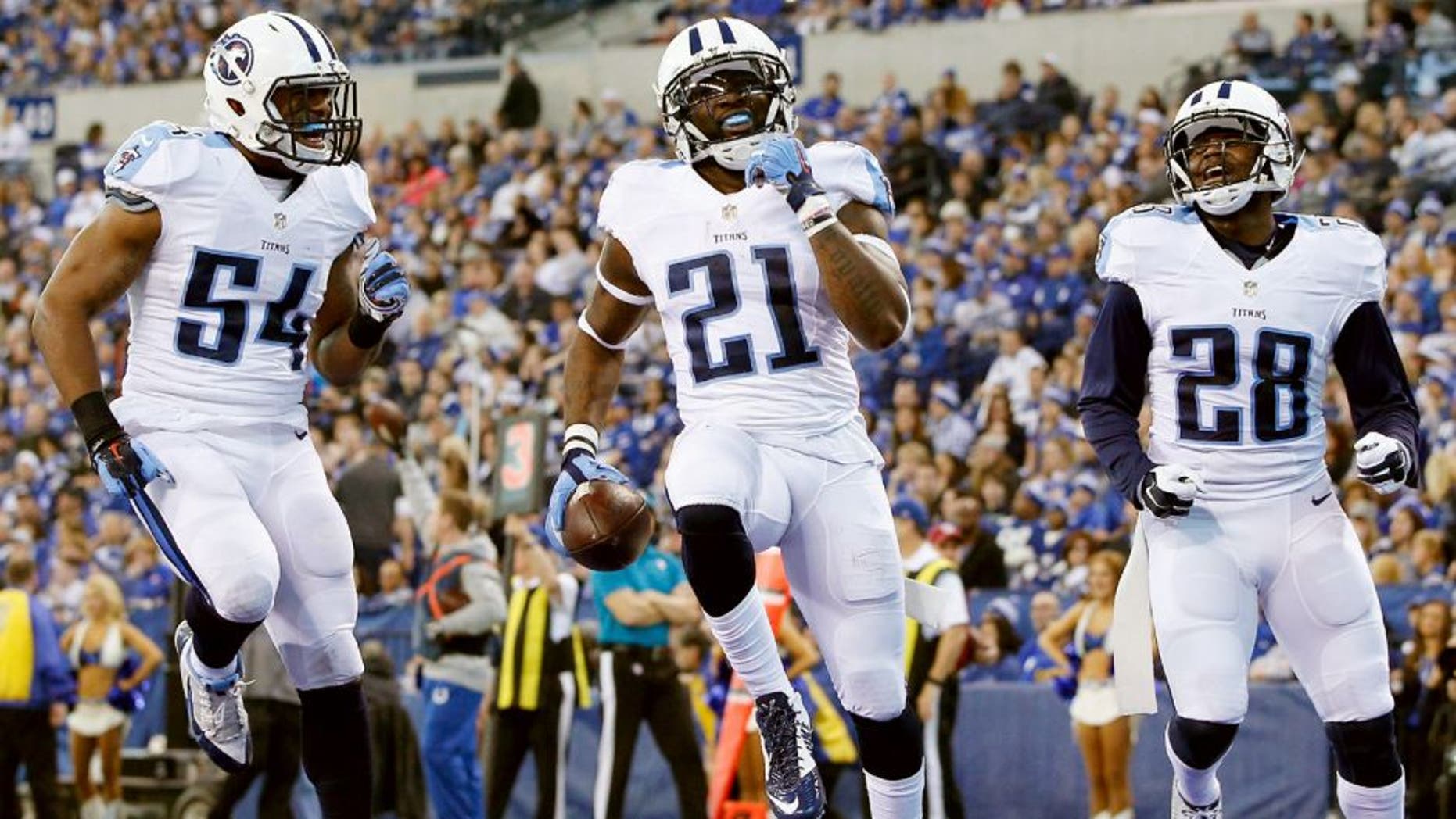 INDIANAPOLIS, IN - JANUARY 03: Da'Norris Searcy #21 of the Tennessee Titans celebrates after making an interception against the Indianapolis Colts at Lucas Oil Stadium on January 3, 2016 in Indianapolis, Indiana. (Photo by Joe Robbins/Getty Images)