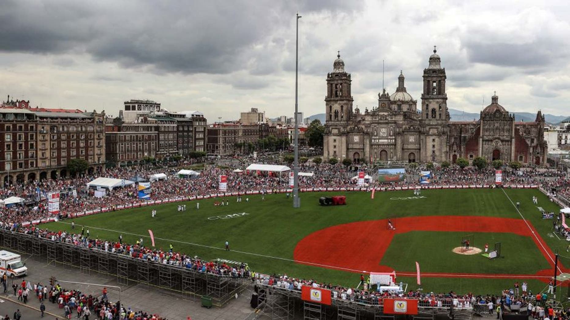 MEXICO CITY, MEXICO - JUNE 14: General view of the Zocalo during the Home Run Derby as part of Mexican Baseball League 90th anniversary celebration at Main Square on June 14, 2015 in Mexico City, Mexico. (Photo by Manuel Velasquez/LatinContent/Getty Images)