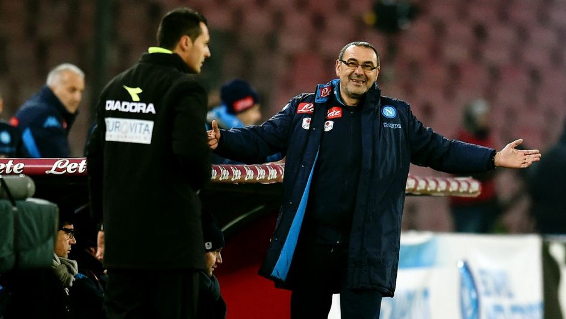 NAPLES, ITALY - JANUARY 19: Head coach FC Internazionale Roberto Mancini (L) and head coach SSC Napoli Maurizio Sarri react during the TIM Cup match between SSC Napoli and FC Internazionale Milano at Stadio San Paolo on January 19, 2016 in Naples, Italy. (Photo by Claudio Villa - Inter/Inter via Getty Images)