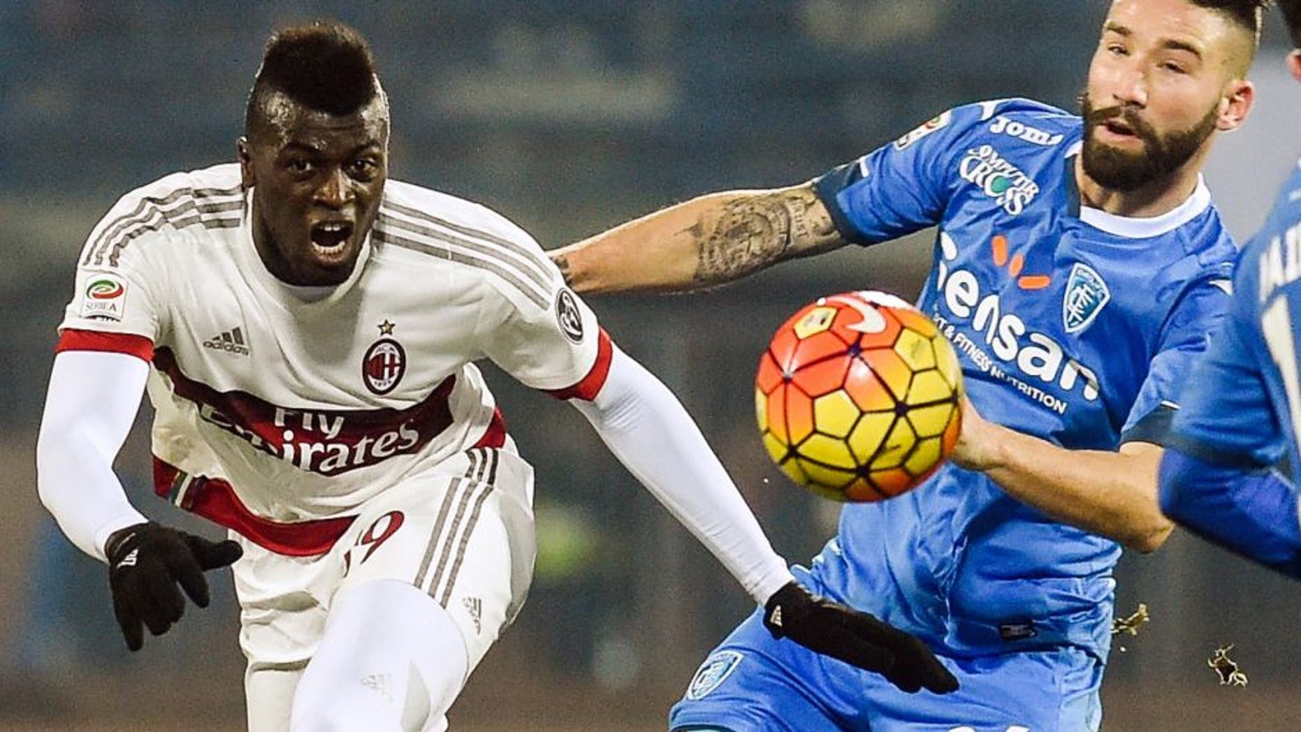 AC Milan's forward from France Mbaye Niang (L) fights for the ball with Empoli's defender from Italy Lorenzo Tonelli during their Italian Serie A football match Empoli vs AC Milan, on January 23, 2016 at Empoli's "Carlo Castellani" comunal stadium. / AFP / ANDREAS SOLARO (Photo credit should read ANDREAS SOLARO/AFP/Getty Images)