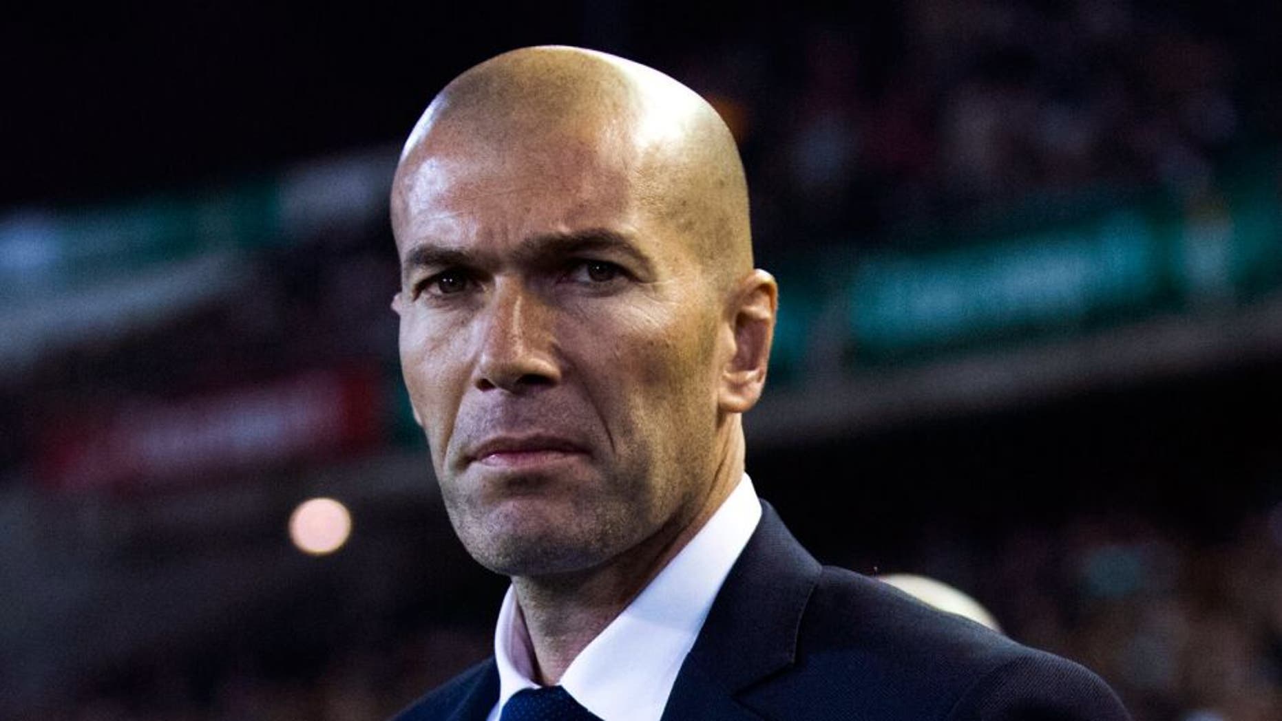 SEVILLE, SPAIN - JANUARY 24: Head coach Zinedine Zidane of Real Madrid CF looks on prior to start the La Liga match between Real Betis Balompie and Real Madrid CF at Estadio Benito Villamarin on January 24, 2016 in Seville, Spain. (Photo by Gonzalo Arroyo Moreno/Getty Images)