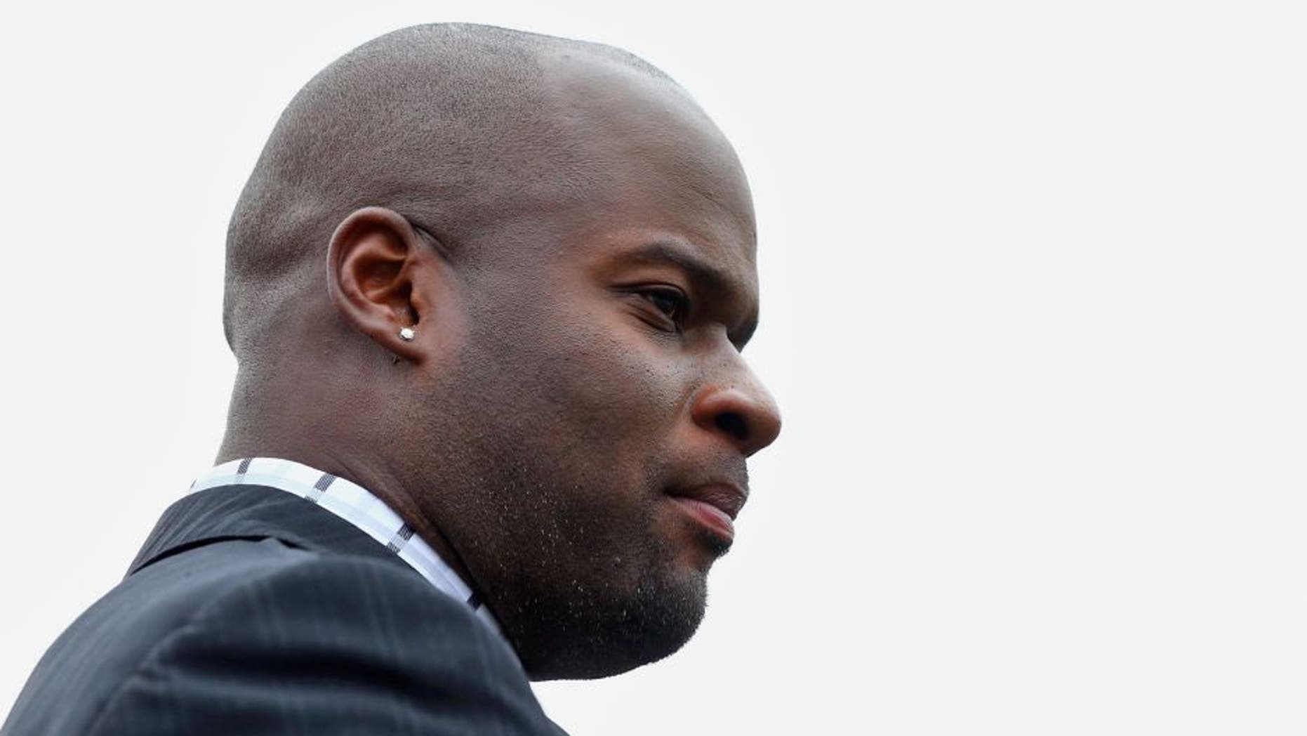 DALLAS, TX - OCTOBER 11: Former player Vince Young watches a game between the Oklahoma Sooners and the Texas Longhorns at Cotton Bowl on October 11, 2014 in Dallas, Texas. (Photo by Ronald Martinez/Getty Images)