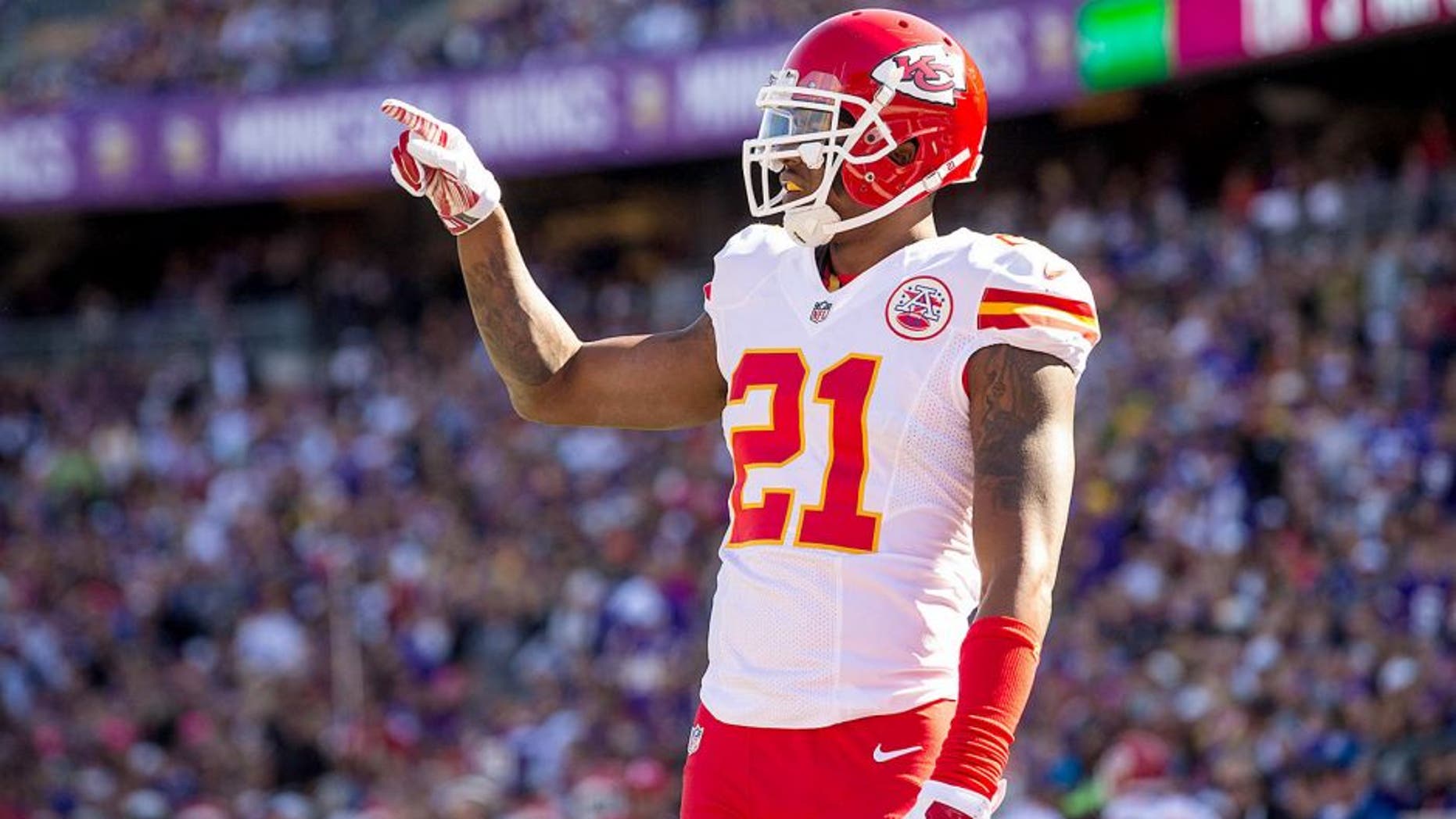 Oct 18, 2015; Minneapolis, MN, USA; Kansas City Chiefs cornerback Sean Smith (21) against the Minnesota Vikings at TCF Bank Stadium. The Vikings defeated the Chiefs 16-10. Mandatory Credit: Brace Hemmelgarn-USA TODAY Sports