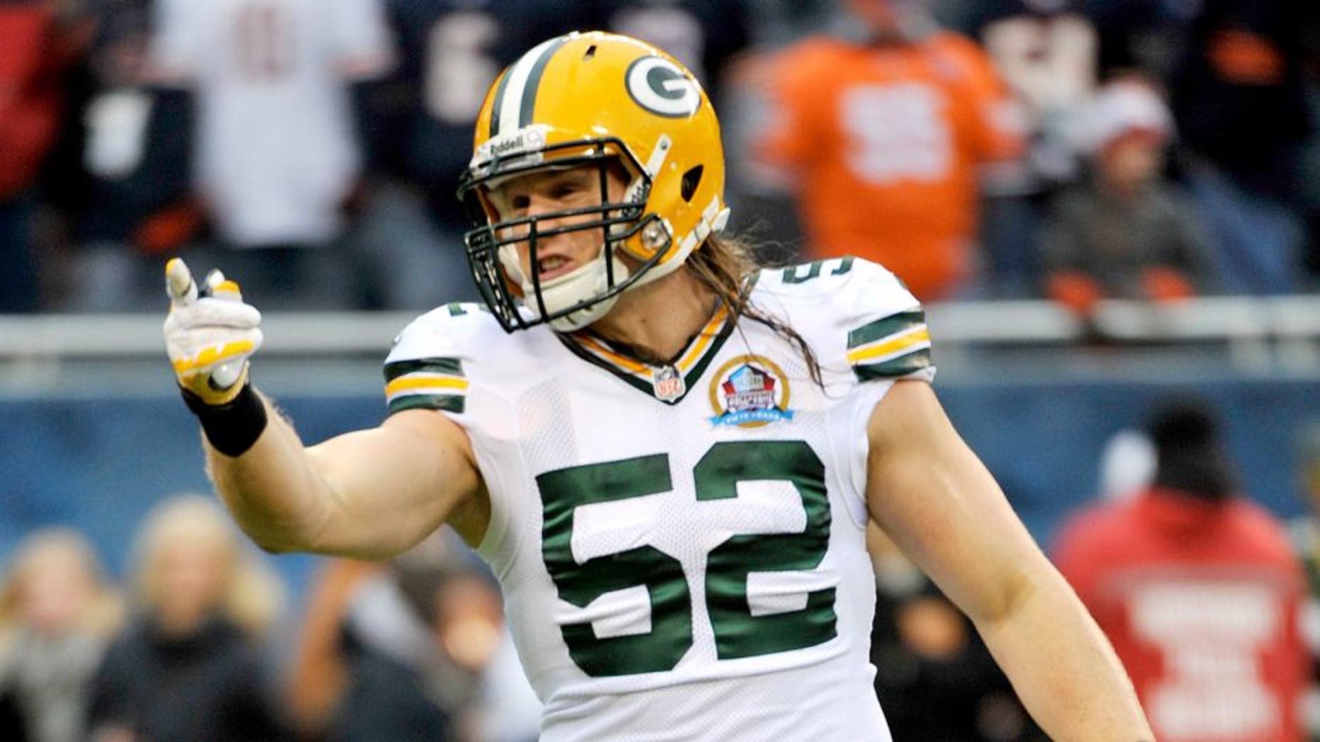 CHICAGO, IL - DECEMBER 16: Clay Matthews #52 of the Green Bay Packers warms-up before the game against the Chicago Bears on December 16, 2012 at Soldier Field in Chicago, Illinois. The Green Bay Packers defeated the Chicago Bears 21-13. (Photo by David Banks/Getty Images)