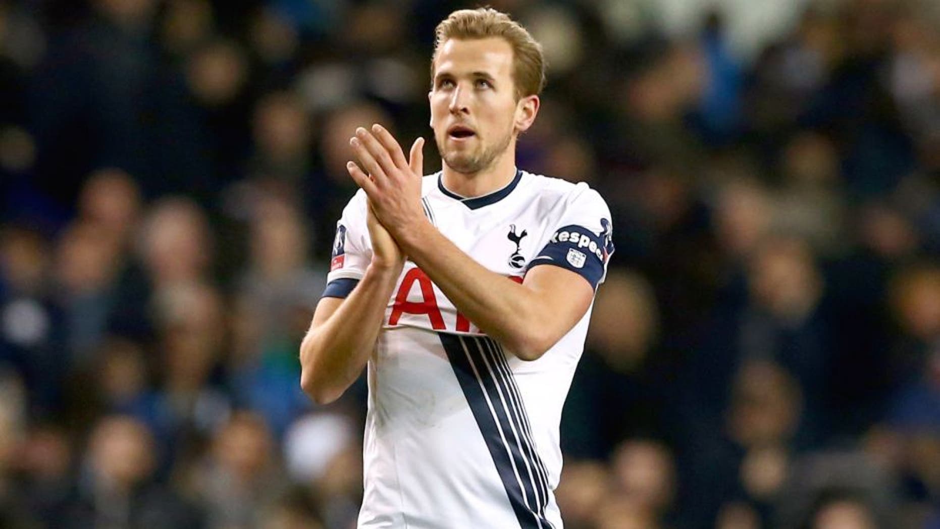 LONDON, ENGLAND - JANUARY 10: Harry Kane of Spurs applauds the home fans following a 2-2 draw during The Emirates FA Cup third round match between Tottenham Hotspur and Leicester City at White Hart Lane on January 10, 2016 in London, England. (Photo by Matthew Lewis/Getty Images)