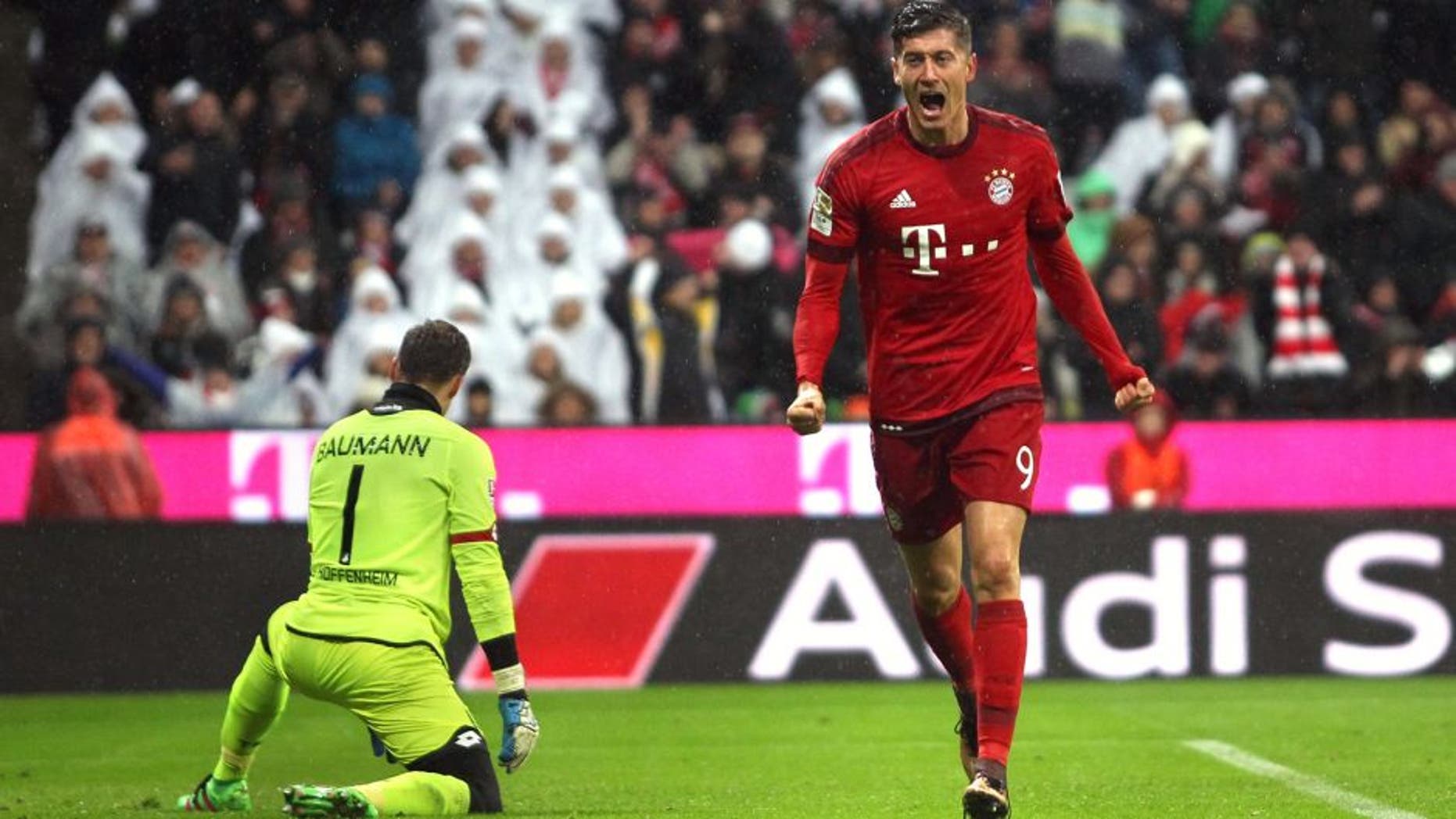 MUNICH, GERMANY - JANUARY 31: Robert Lewandowski (R) of Bayern Muenchen celebrates his first goal against goalkeeper Oliver Baumann of Hoffenheim during the Bundesliga match between FC Bayern Muenchen and 1899 Hoffenheim at Allianz Arena on January 31, 2016 in Munich, Germany. (Photo by A. Beier/Getty Images for FC Bayern)