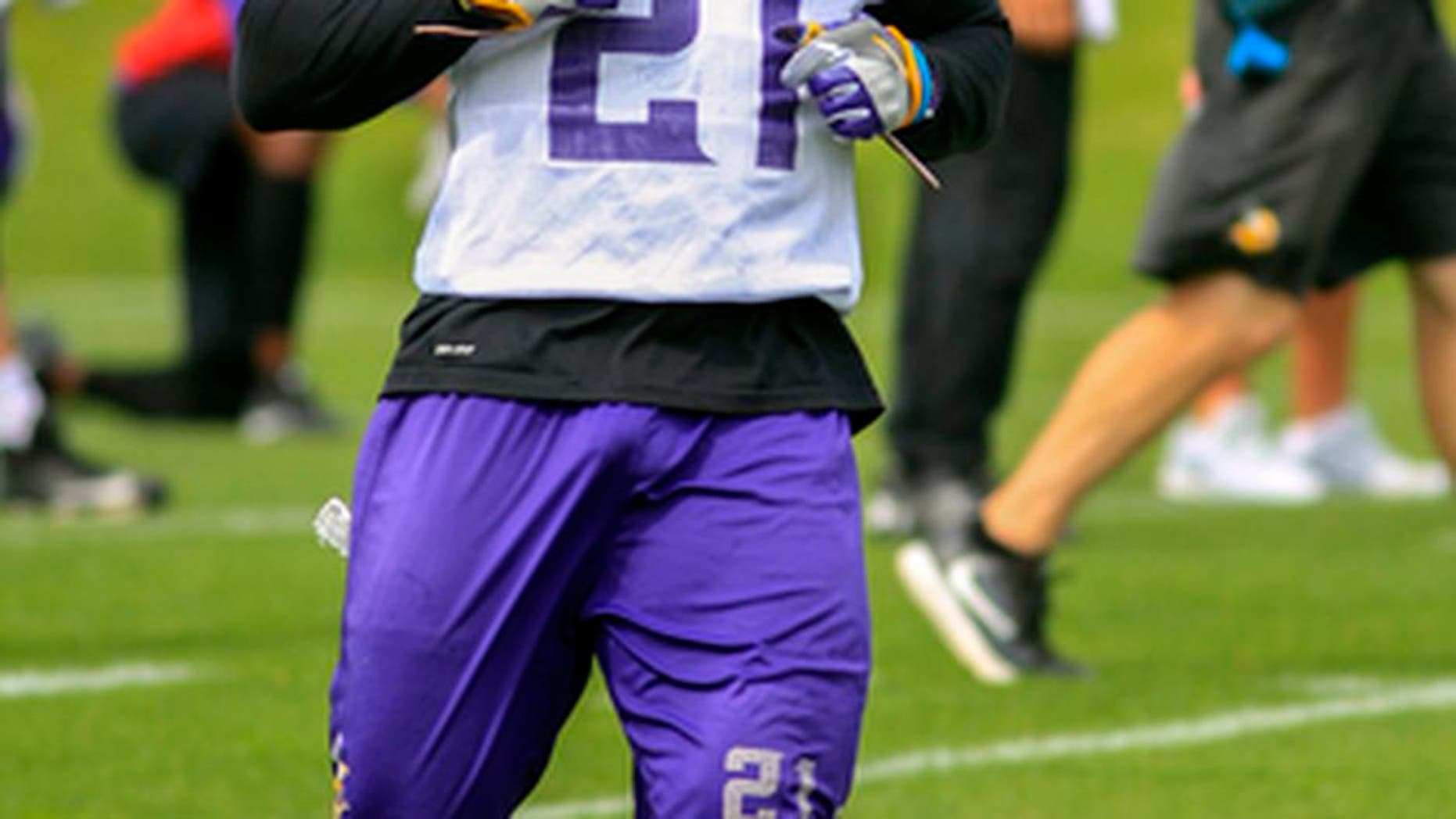 Minnesota Vikings running back Jerick McKinnon runs during NFL football practice Tuesday, June 13, 2017, in Eden Prairie, Minn.(AP Photo/Andy Clayton-King)