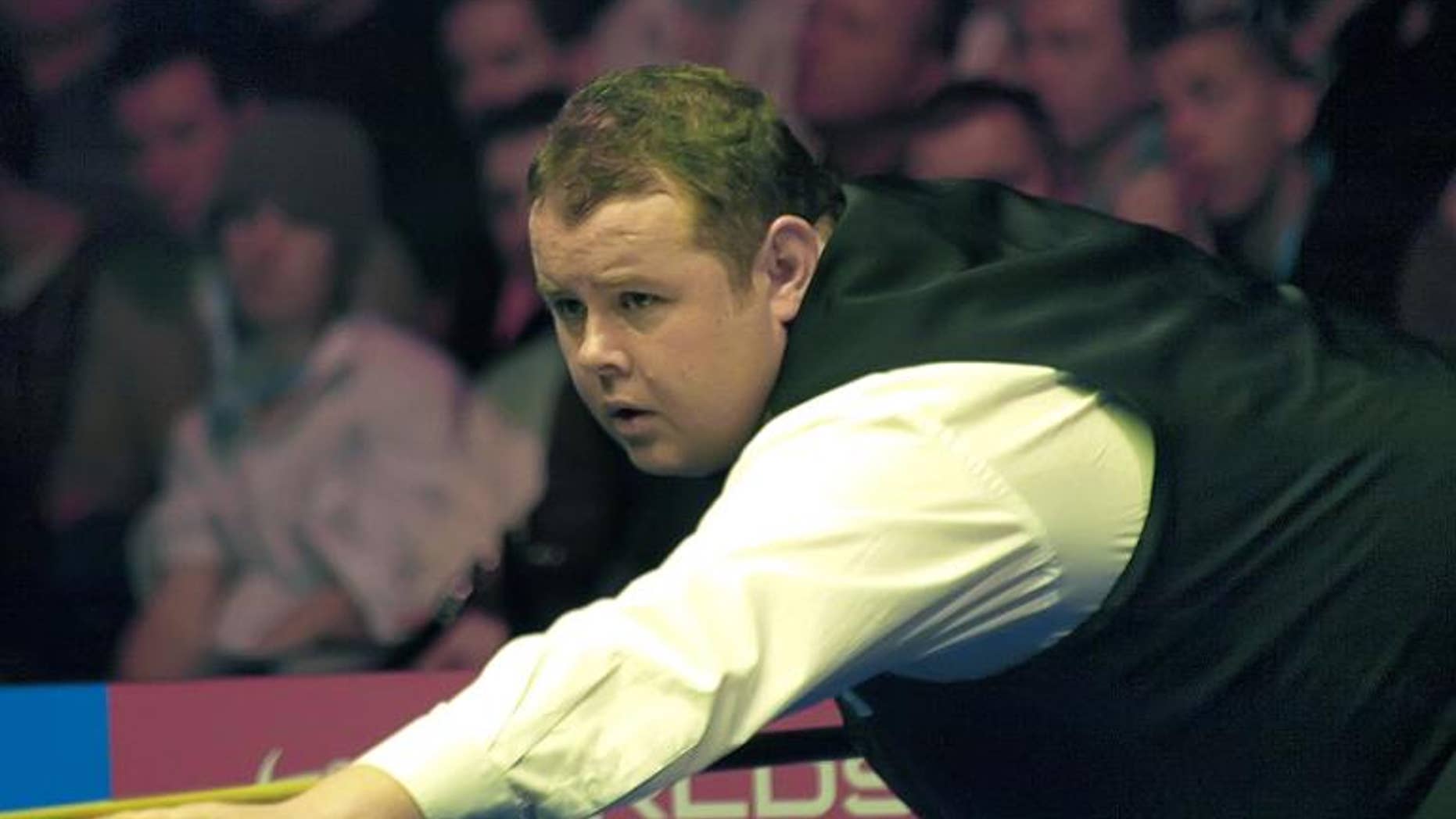 Britain's Stephen Lee reacts to a poor shot in Wembley, London, on January 20, 2008.