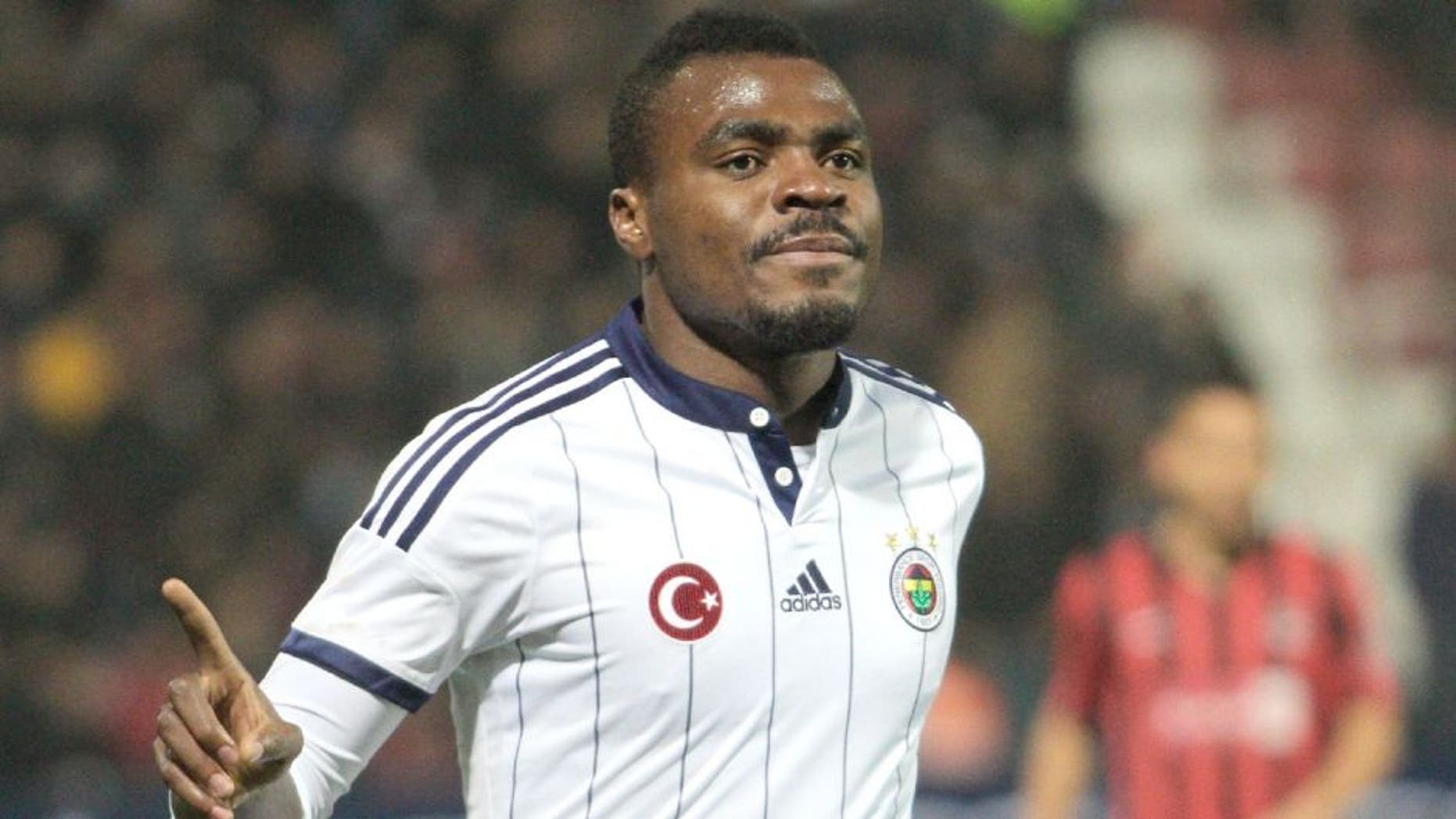 GAZIANTEP, TURKEY - FEBRUARY 14: Emmanuel Emenike of Fenerbahce celebrates after scoring a goal during Turkish Spor Toto Super League football match between Gaziantepspor vs Fenerbahce in Gaziantep, Turkey on February 14, 2015. (Photo by Orhan Cicek/Anadolu Agency/Getty Images)