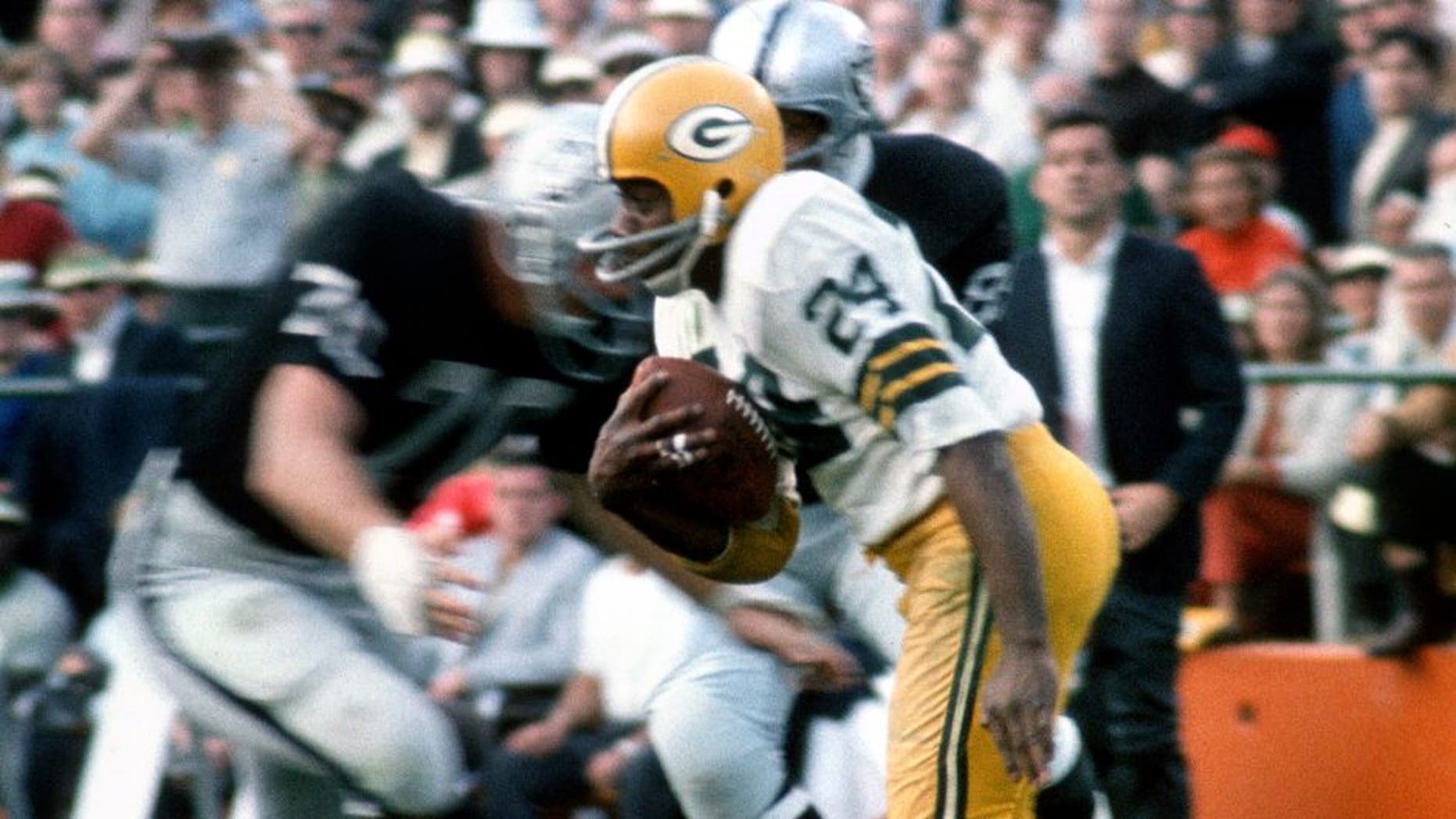 MIA MI, FL - January 14: Willie Wood #24 of the Green Bay Packers returns a punt against the Oakland Raiders during Super Bowl II January 14, 1968 at the Orange Bowl in Miami, Florida. The Packers won the game 33-14. (Photo by Focus on Sport/Getty Images) *** Local Caption *** Willie Wood