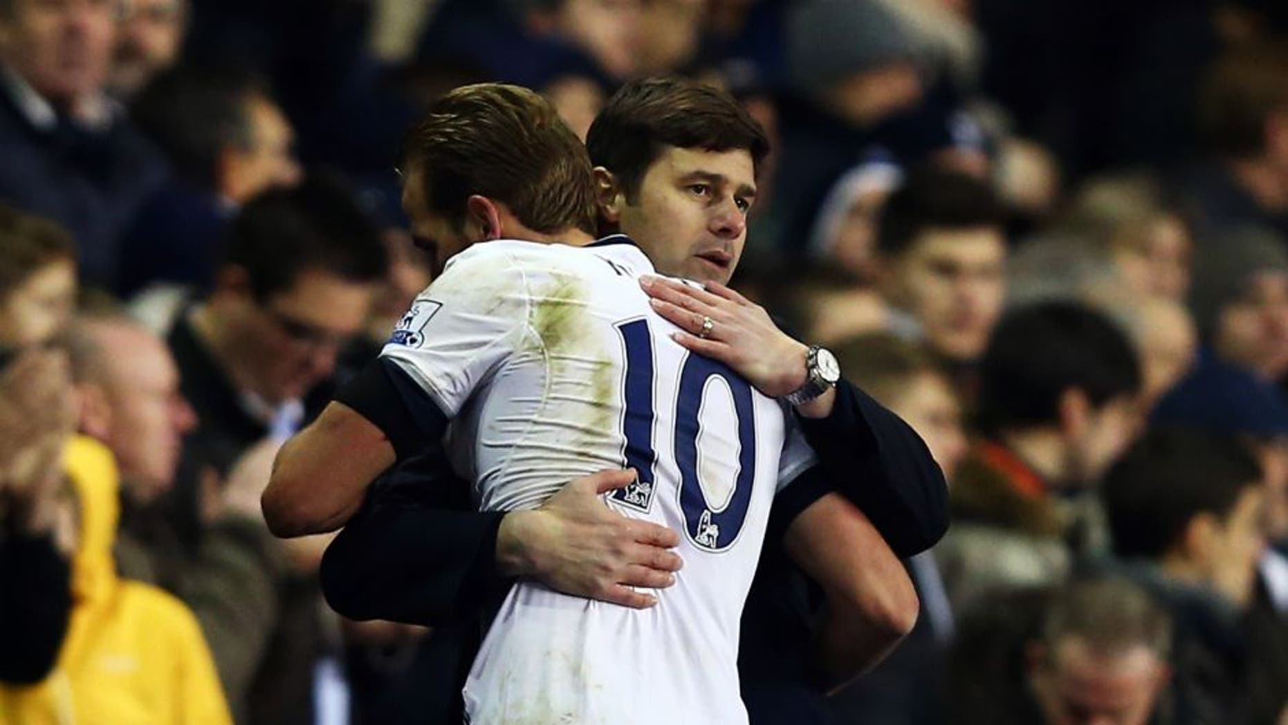 LONDON, ENGLAND - NOVEMBER 22: Mauricio Pochettino, Manager of Tottenham Hotspur hugs Harry Kane of Tottenham Hotspur as he is substituted during the Barclays Premier League match between Tottenham Hotspur and West Ham United at White Hart Lane on November 22, 2015 in London, England. (Photo by Clive Rose/Getty Images)