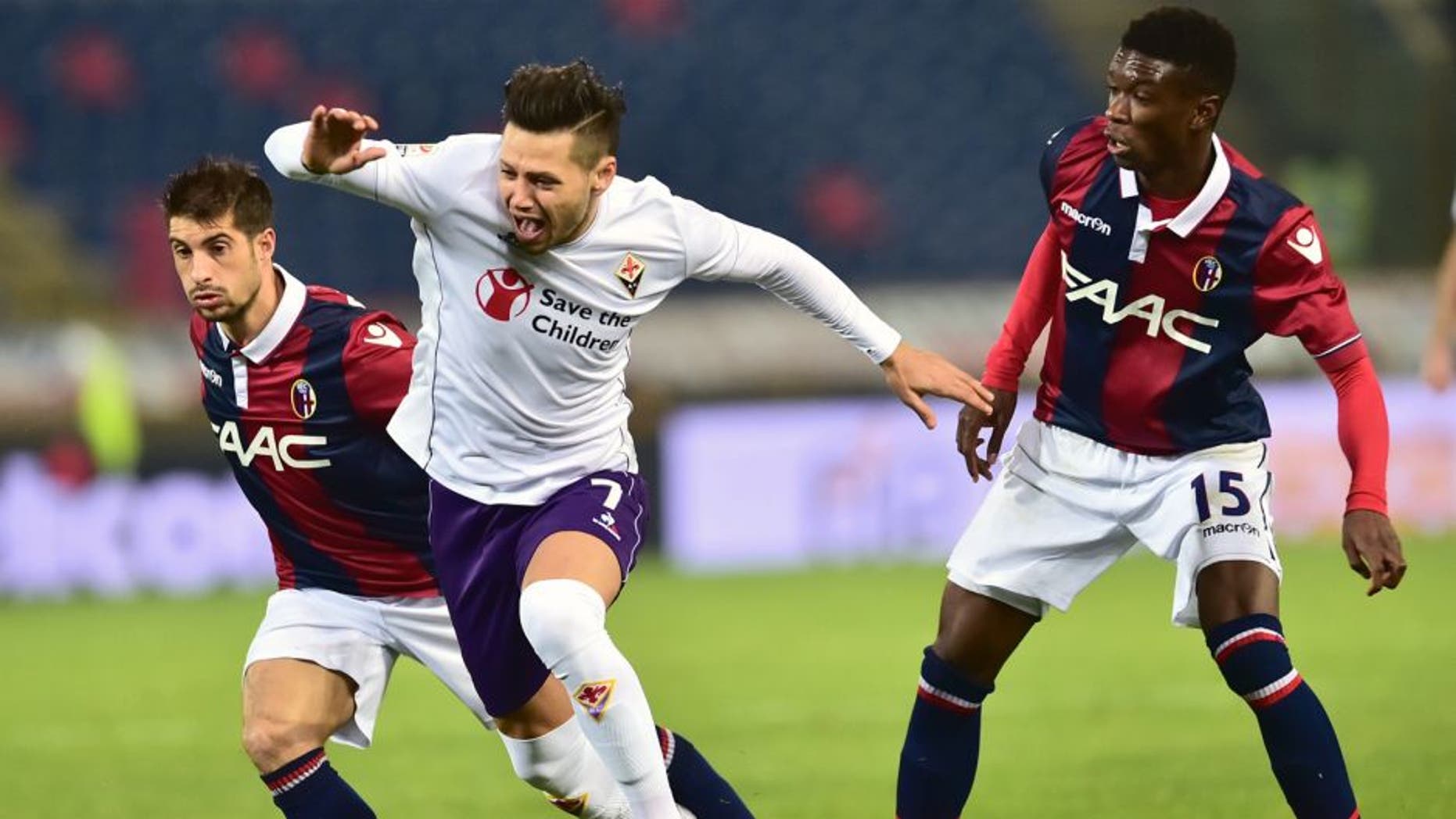 Fiorentina's forward from Argentina Mauro Zarate (C) fights for the ball with Bologna's defender from Senegal Ibrahima Mbaye and Bologna's forward from Italy Franco Brienza (L) during the Italian Serie A football match Bologna vs Fiorentina at "Renato Dall'Ara" Stadium in Bologna on Febrauary 6, 2016. / AFP / GIUSEPPE CACACE (Photo credit should read GIUSEPPE CACACE/AFP/Getty Images)