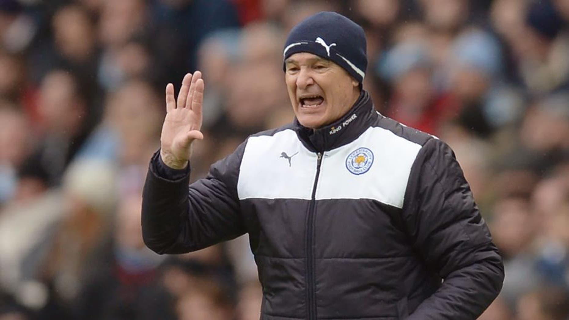 Leicester City's Italian manager Claudio Ranieri shouts instructions to his players from the touchline during the English Premier League football match between Manchester City and Leicester City at the Etihad Stadium in Manchester, north west England, on February 6, 2016. / AFP / OLI SCARFF / RESTRICTED TO EDITORIAL USE. No use with unauthorized audio, video, data, fixture lists, club/league logos or 'live' services. Online in-match use limited to 75 images, no video emulation. No use in betting, games or single club/league/player publications. / (Photo credit should read OLI SCARFF/AFP/Getty Images)