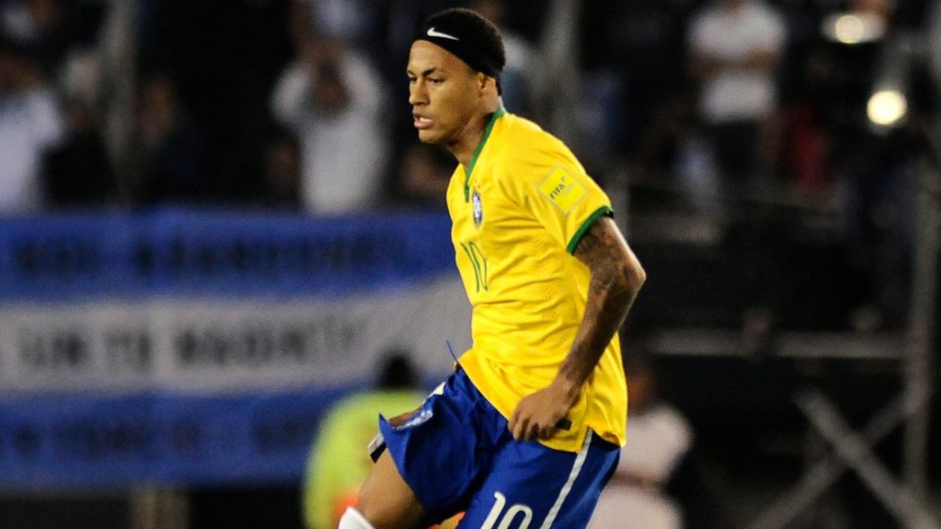 BUENOS AIRES, ARGENTINA - NOVEMBER 13: Neymar Jr of Brazil plays the ball during a match between Argentina and Brazil as part of FIFA 2018 World Cup Qualifiers at Monumental Antonio Vespucio Liberti Stadium on November 13, 2015 in Buenos Aires, Argentina. (Photo by Amilcar Orfali/LatinContent/Getty Images)
