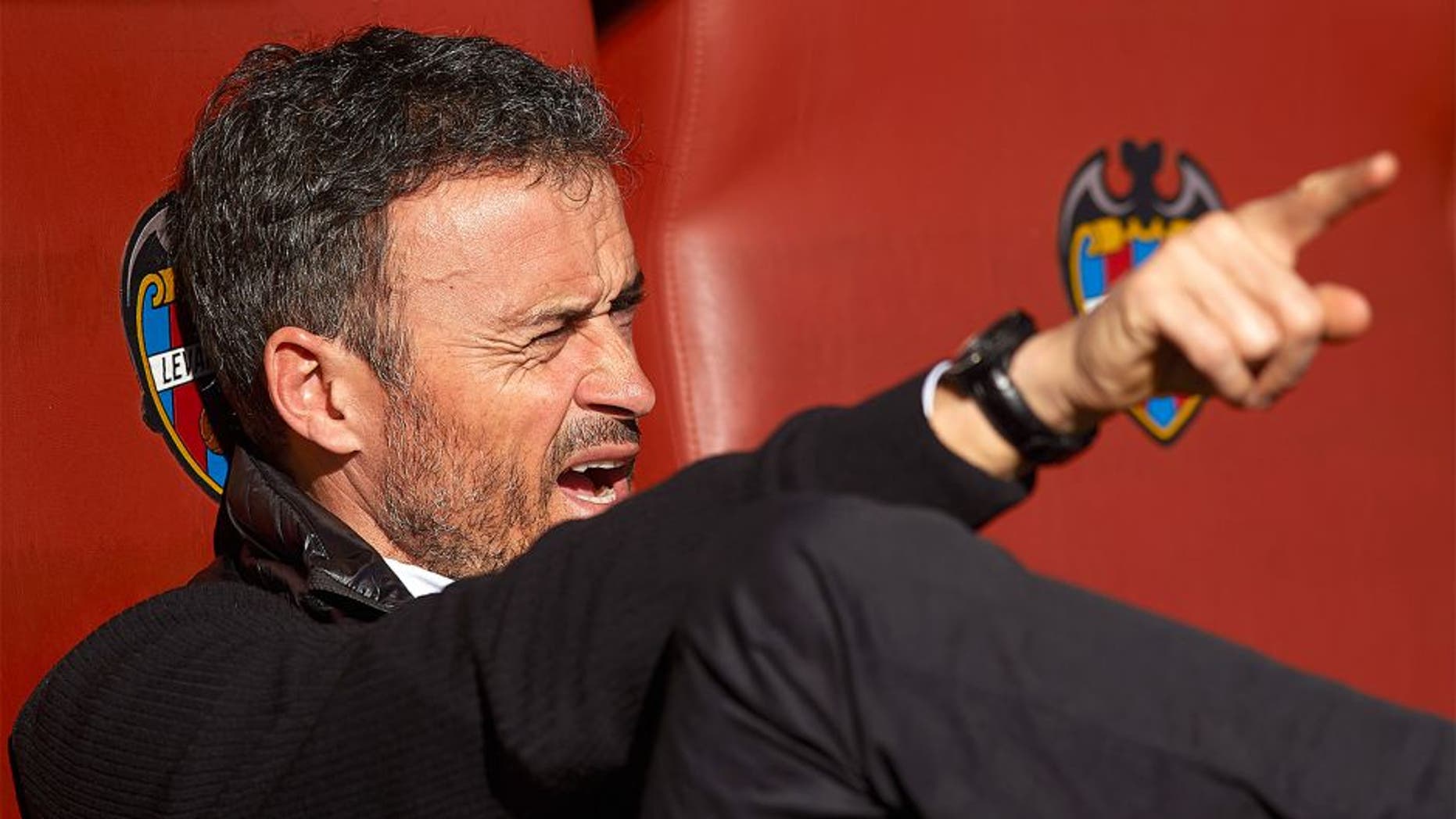 VALENCIA, SPAIN - FEBRUARY 07: FC Barcelona manager Luis Enrique reacts prior to the La Liga match between Levante UD and FC Barcelona at Ciutat de Valencia on February 07, 2016 in Valencia, Spain. (Photo by Manuel Queimadelos Alonso/Getty Images)