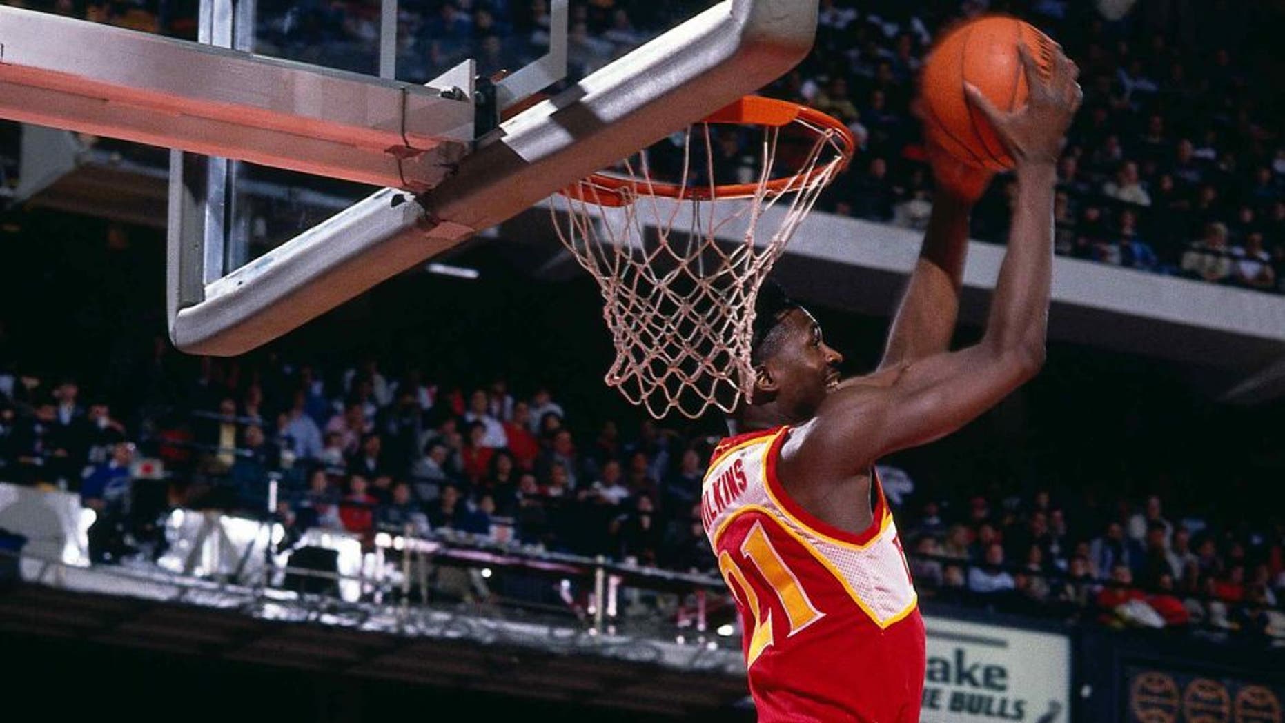 DALLAS - FEBRUARY 9: Dominique Wilkins #21 of the Atlanta Hawks dunks during the Gatorade Slam Dunk Championship during the 1986 NBA All-Star Weekend on February 9, 1986 in Dallas, Texas. NOTE TO USER: User expressly acknowledges and agrees that, by downloading and or using this photograph, User is consenting to the terms and conditions of the Getty Images License Agreement. Mandatory Copyright Notice: Copyright 1986 NBAE (Photo by Andrew D. Bernstein/NBAE via Getty Images)