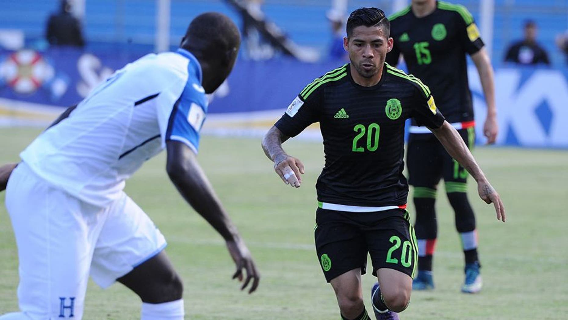 Honduras' Wilmer Crisanto (L) and Mexico's Javier Aquino vie for the ball during the Russia 2018 FIFA World Cup Concacaf Qualifiers football match, in San Pedro Sula, on November 17, 2015. AFP PHOTO / ORLANDO SIERRA (Photo credit should read ORLANDO SIERRA/AFP/Getty Images)