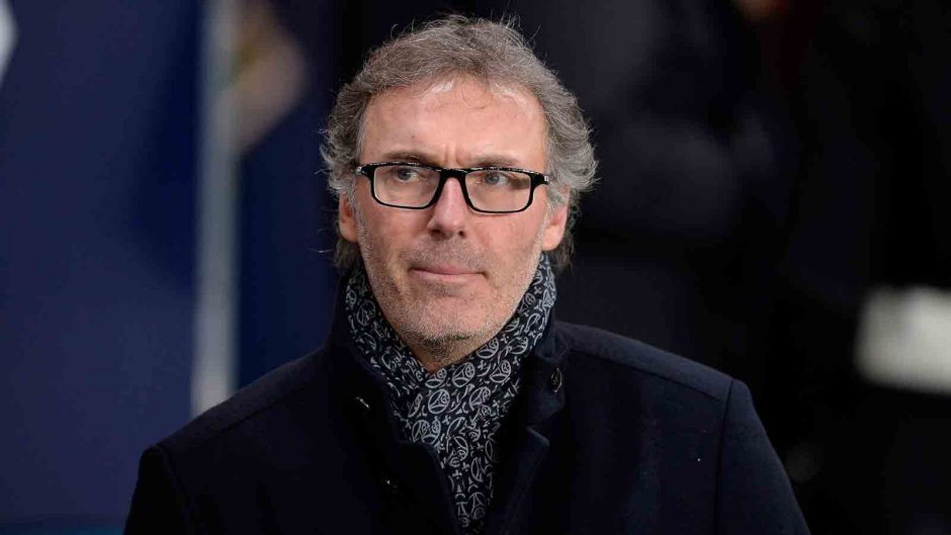 PARIS, FRANCE - JANUARY 19: Paris Saint-Germain Head Coach Laurent Blanc reacts as the teams enters the field for the French Cup game between Paris Saint-Germain and Toulouse FC at Parc des Princes on January 19, 2016 in Paris, France. (Photo by Aurelien Meunier/Getty Images)