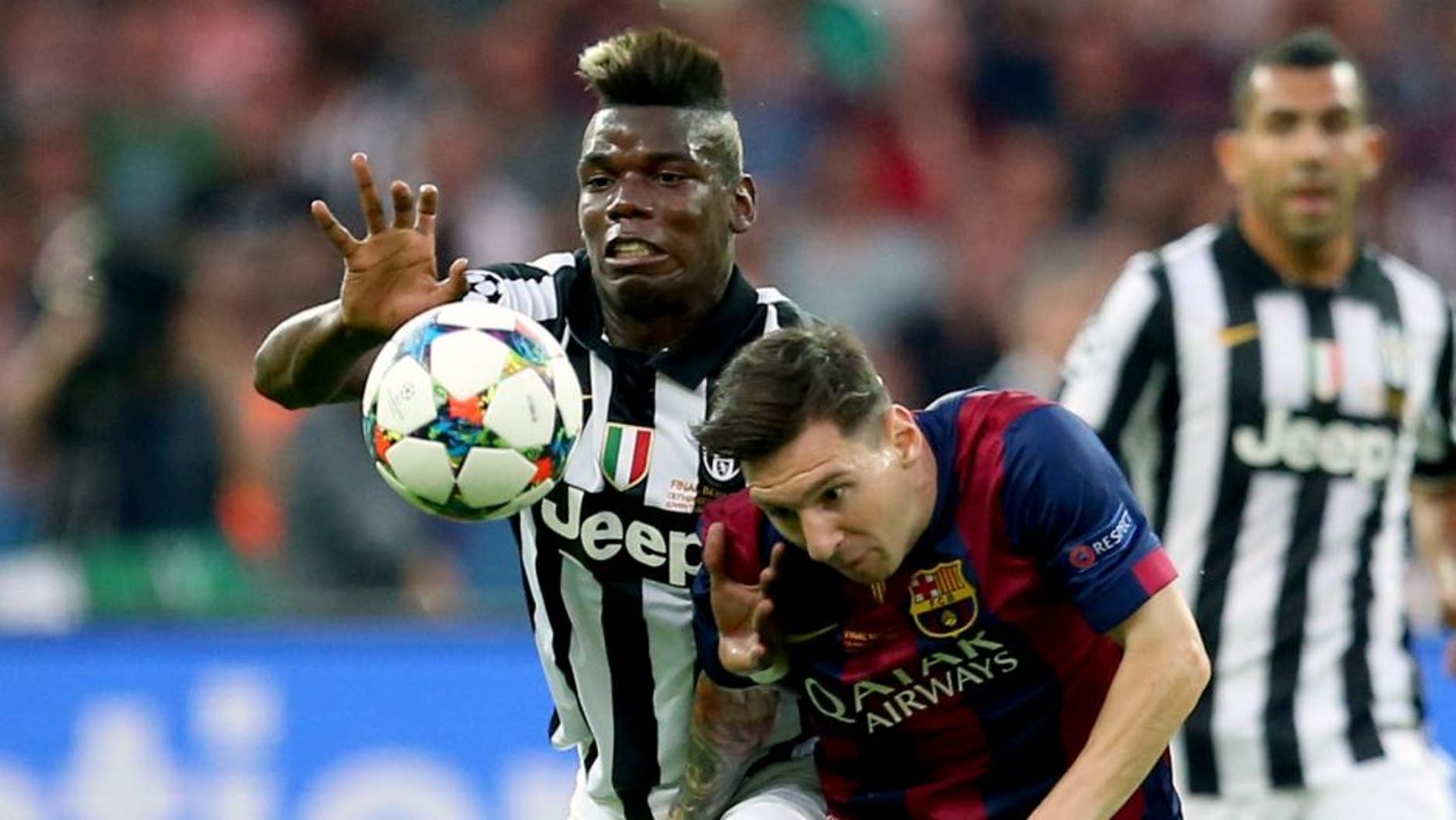 BERLIN, GERMANY - JUNE 06 : Lionel Messi of Barcelona (R) vies with Paul Pogba (L) of Juventus during the UEFA Champions League Final between Juventus and FC Barcelona at Olympiastadion on June 6, 2015 in Berlin, Germany. (Photo by Fishing4/Anadolu Agency/Getty Images)