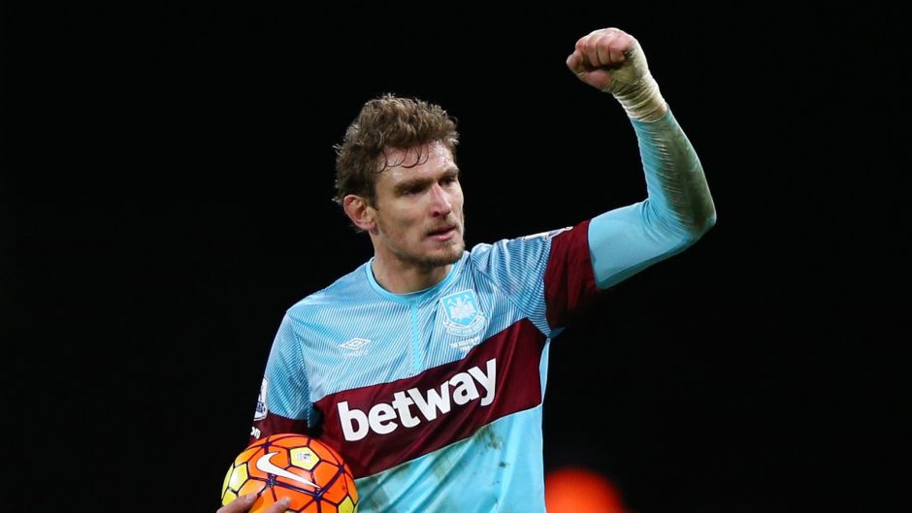 BOURNEMOUTH, ENGLAND - JANUARY 12: Nikica Jelavic of West Ham United celebrates victory after the Barclays Premier League match between A.F.C. Bournemouth and West Ham United at Vitality Stadium on January 12, 2016 in Bournemouth, England. (Photo by Ian Walton/Getty Images)