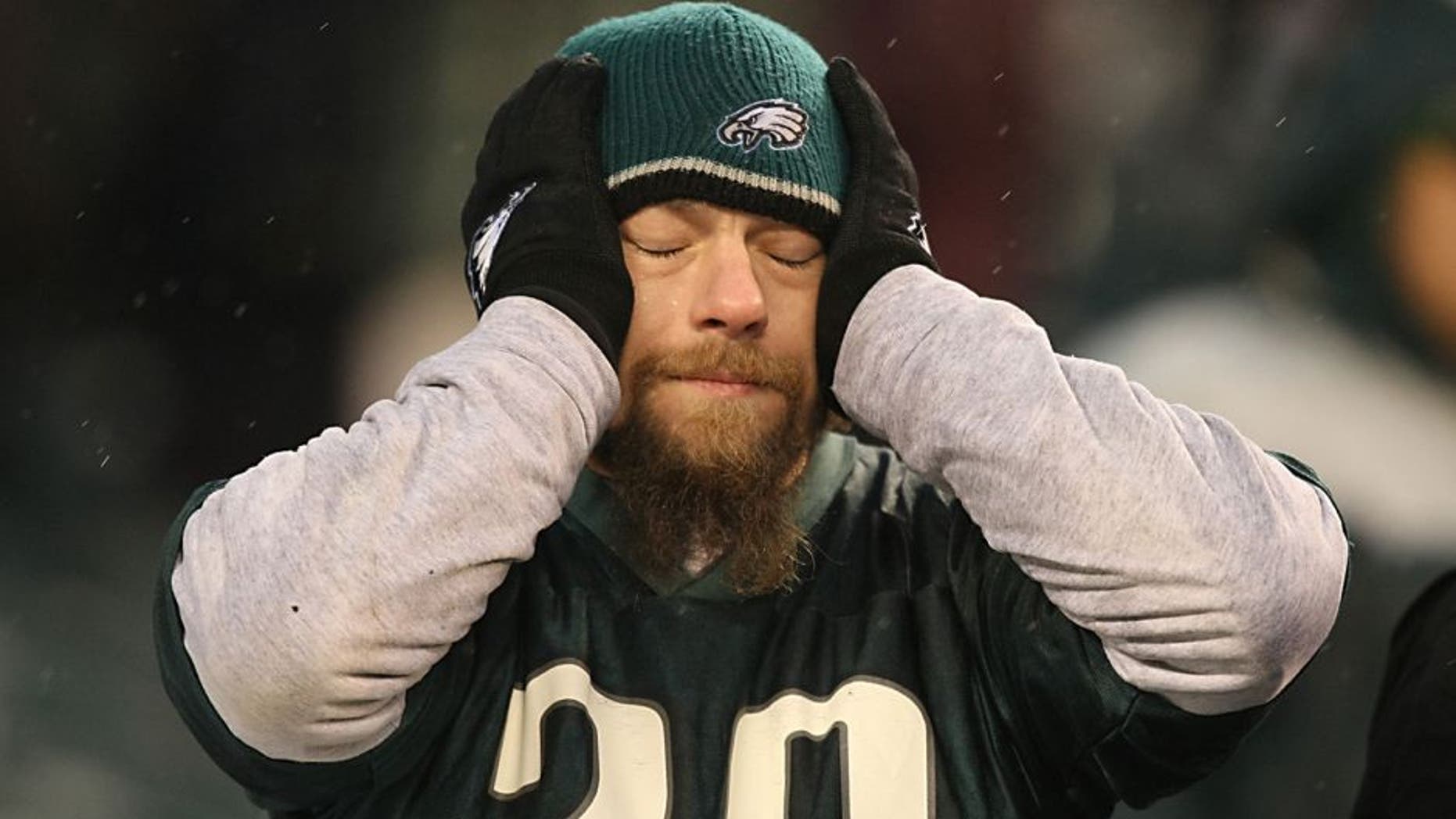 PHILADELPHIA - DECEMBER 2: A fan of the Philadelphia Eagles reacts during the NFL game against the Seattle Seahawks at the Lincoln Financial Field on December 2, 2007 in Philadelphia, Pennsylvania. (Photo by Al Bello/Getty Images)