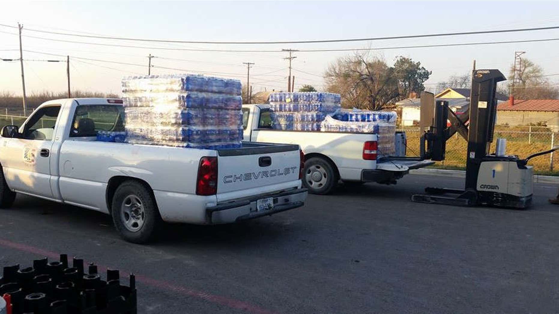 Crystal City officials delivering water to residents.