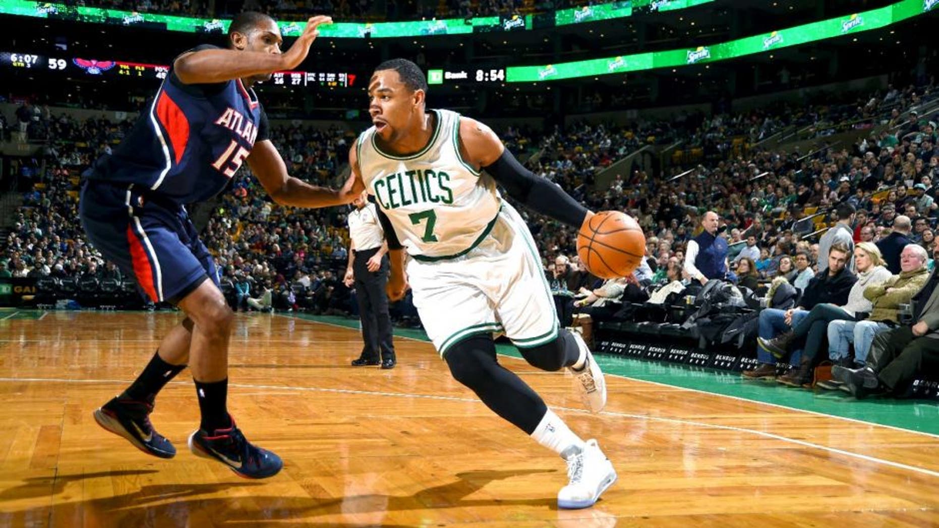 BOSTON, MA - ‰ FEBRUARY 11: Jared Sullinger #7 of the Boston Celtics drives to the basket against Al Horford #15 of the Atlanta Hawks during the game on February 11, 2015 at TD Garden in Boston, Massachusetts. NOTE TO USER: User expressly acknowledges and agrees that, by downloading and or using this Photograph, user is consenting to the terms and conditions of the Getty Images License Agreement. Mandatory Copyright Notice: Copyright 2015 NBAE (Photo by Brian Babineau/NBAE via Getty Images)