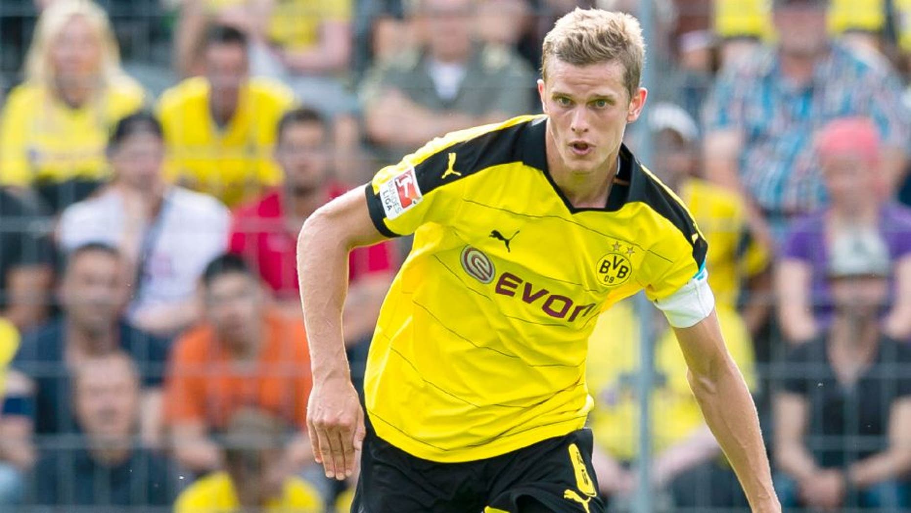 WUPPERTAL, GERMANY - AUGUST 01: Sven Bender of Borussia Dortmund during the pre-season friendly match between Borussia Dortmund and Betis Sevilla at Stadium AM ZOO on August 1, 2015 in Wuppertal, Germany. (Photo by Alexandre Simoes/Borussia Dortmund/Getty Images)