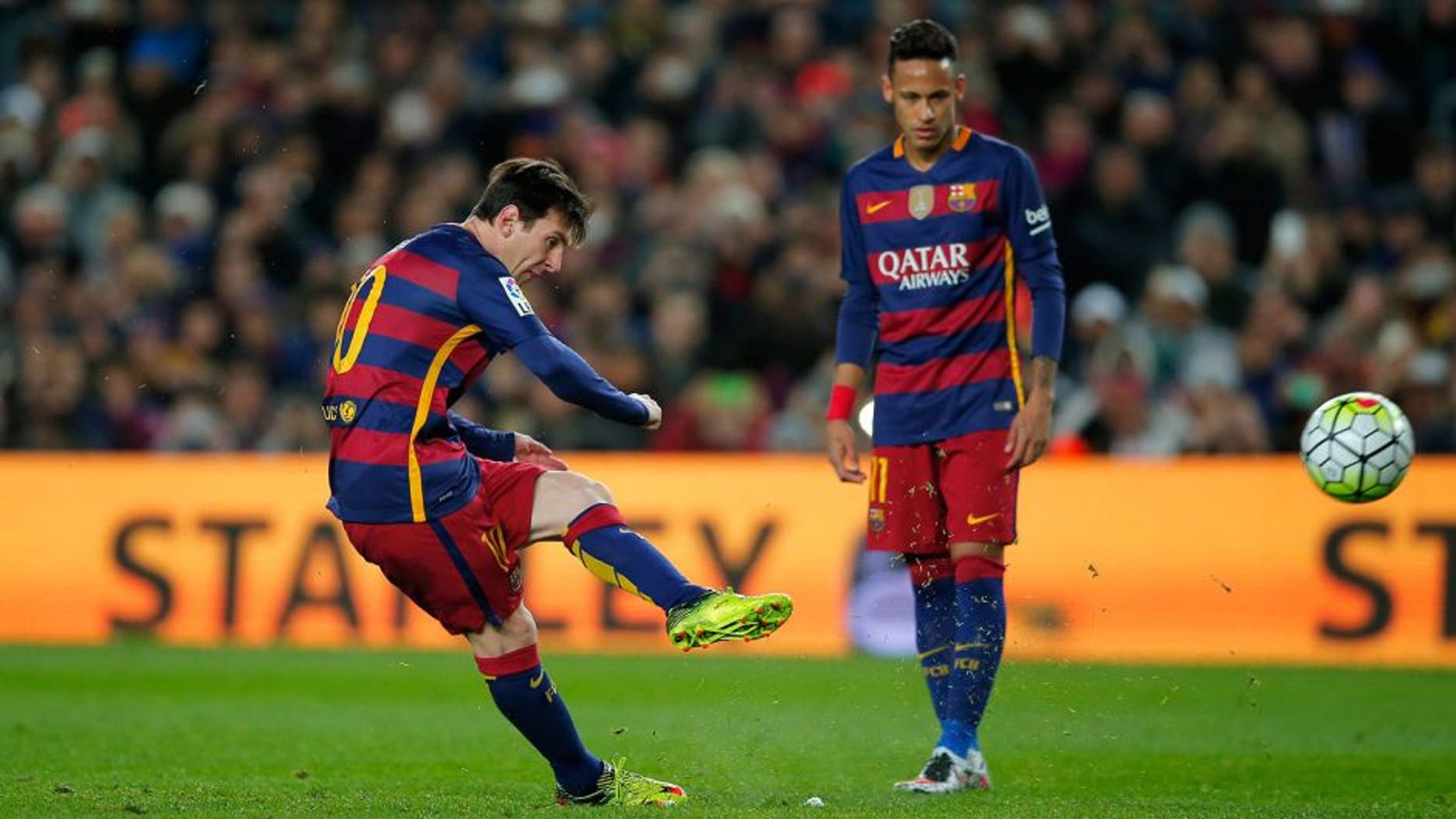 FC Barcelona's Lionel Messi, left, kicks the ball to score against Sevilla during a Spanish La Liga soccer match at the Camp Nou stadium in Barcelona, Spain, Sunday, Feb. 28, 2016. (AP Photo/Manu Fernandez)