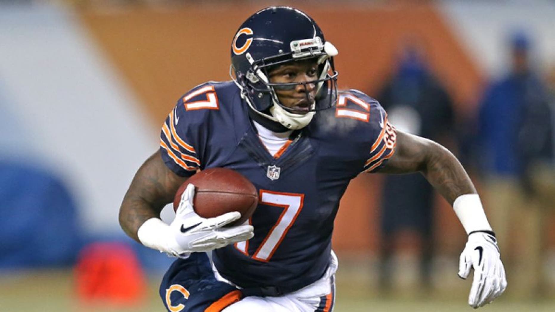 CHICAGO, IL - DECEMBER 09: Alshon Jeffery #17 of the Chicago Bears runs on an end-around against the Dallas Cowboys at Soldier Field on December 9, 2013 in Chicago, Illinois. The Bears defeated the Cowboys 45-28. (Photo by Jonathan Daniel/Getty Images) *** Local Caption *** Alshon Jeffery