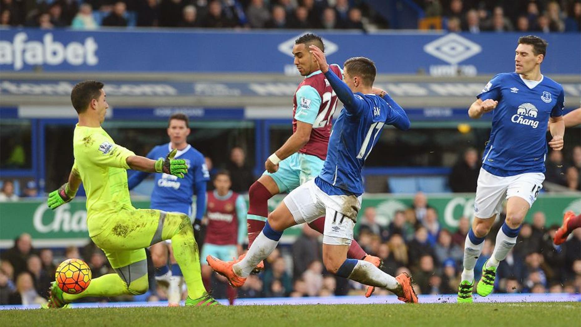 LIVERPOOL, ENGLAND - MARCH 05: Dimitri Payet of West Ham United scores his team's third goal during the Barclays Premier League match between Everton and West Ham United at Goodison Park on March 5, 2016 in Liverpool, England. (Photo by Gareth Copley/Getty Images)