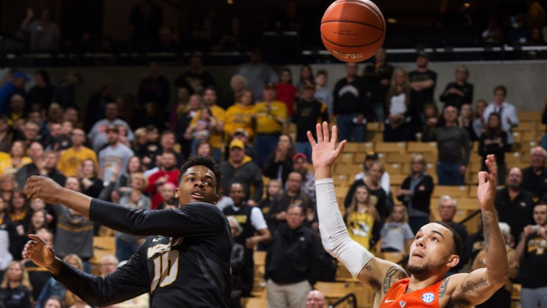 Missouri's K.J. Walton, left, and Florida's Chris Chiozza, right, look for a rebound during the first half of an NCAA college basketball game Saturday, March 5, 2016, in Columbia, Mo. (AP Photo/L.G. Patterson)