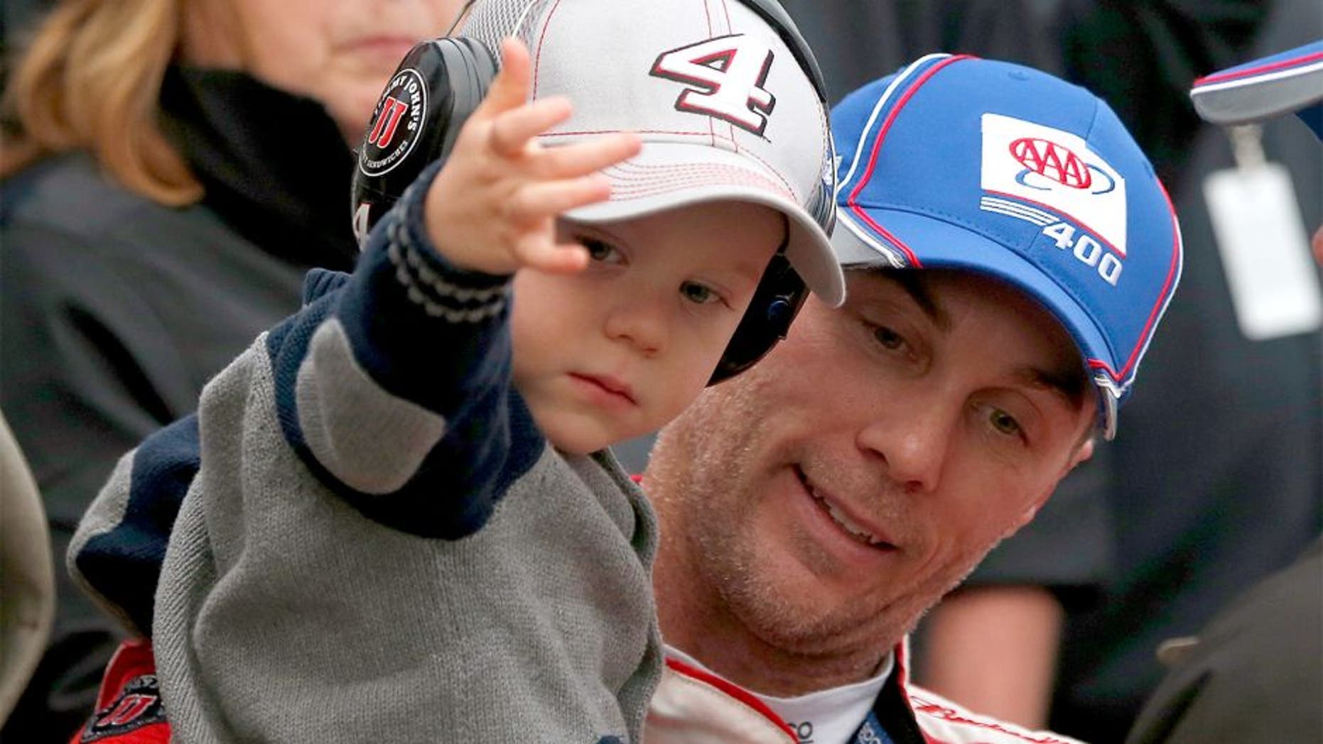 DOVER, DE - OCTOBER 04: Kevin Harvick, driver of the #4 Budweiser/Jimmy John's Chevrolet, and his son Keelan celebrates in victory lane after winning the NASCAR Sprint Cup Series AAA 400 at Dover International Speedway on October 4, 2015 in Dover, Delaware. (Photo by Brian Lawdermilk/Getty Images)