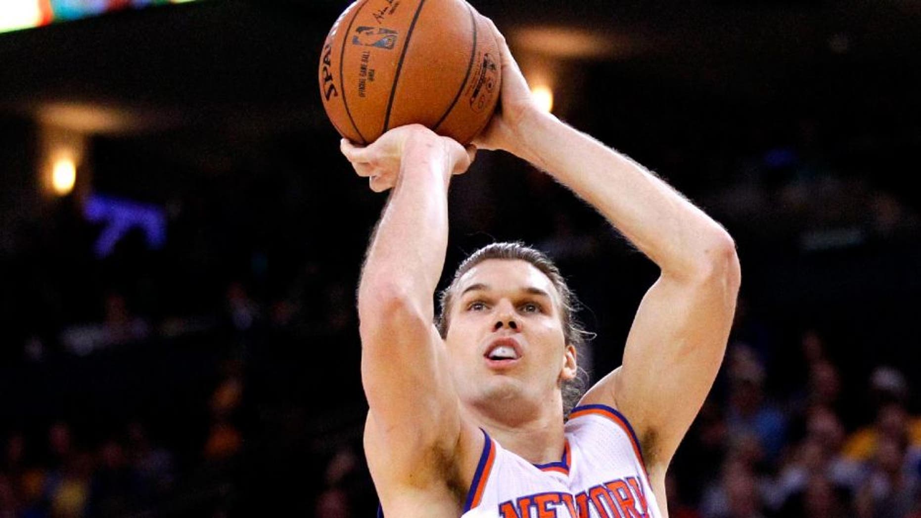 Mar 14, 2015; Oakland, CA, USA; New York Knicks forward Lou Amundson (21) attempts a shot over Golden State Warriors center Andrew Bogut (12) in the first quarter at Oracle Arena. Mandatory Credit: Cary Edmondson-USA TODAY Sports
