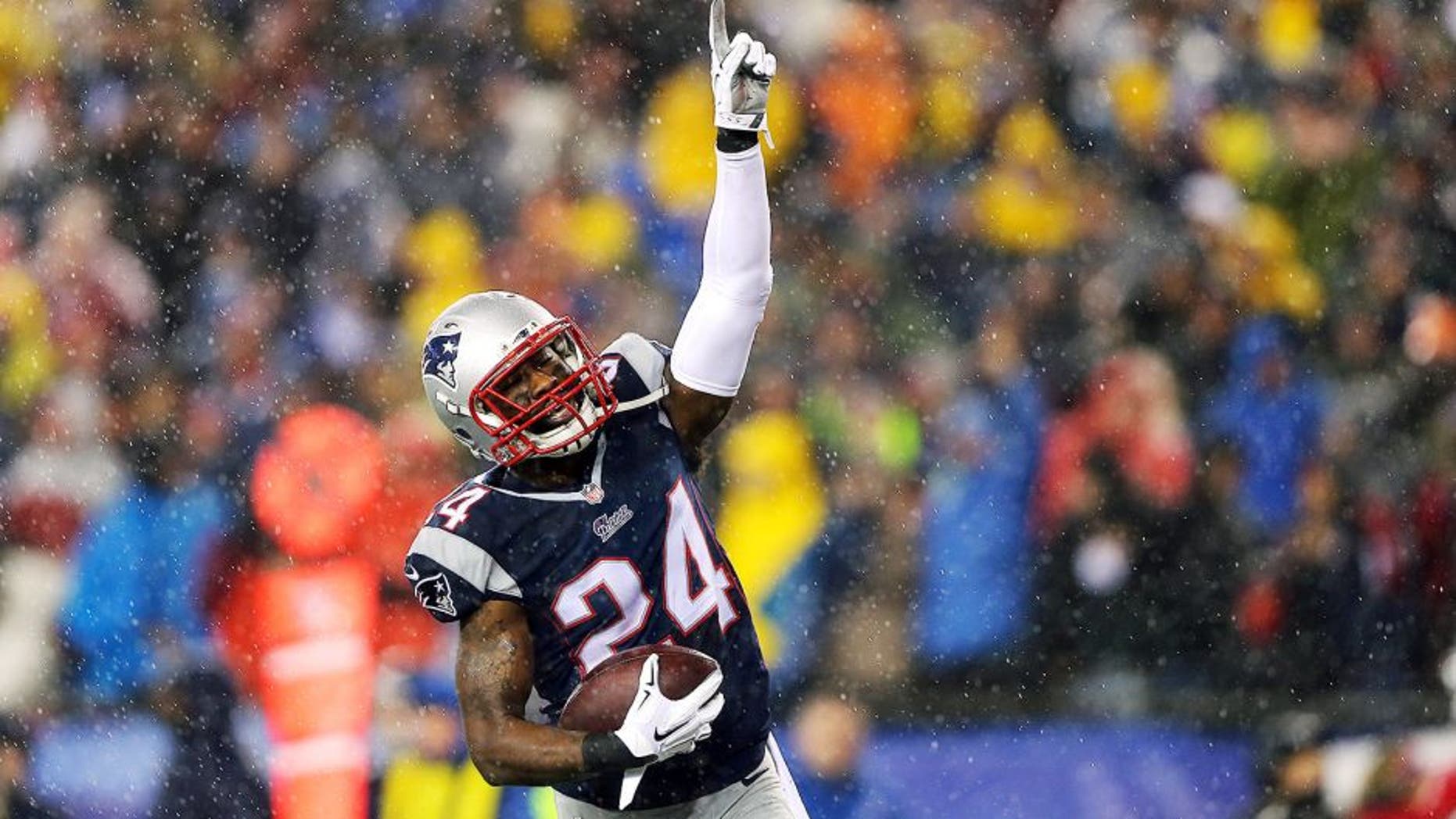 FOXBORO, MA - JANUARY 18: Darrelle Revis #24 of the New England Patriots celebrates after an interception in the third quarter against the Indianapolis Colts of the 2015 AFC Championship Game at Gillette Stadium on January 18, 2015 in Foxboro, Massachusetts. (Photo by Elsa/Getty Images)