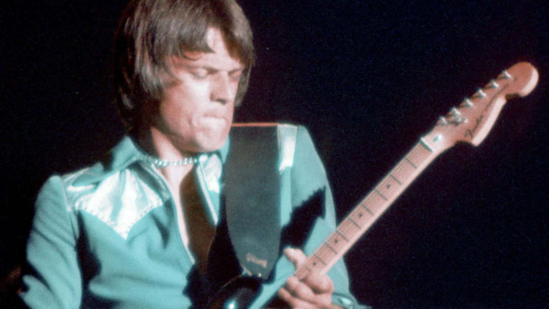 J. Geils performnig.