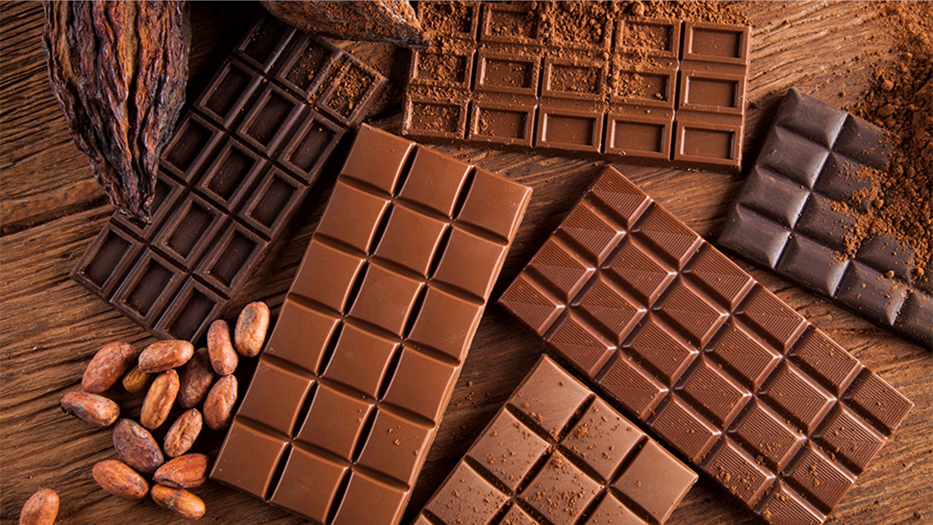 German police are still looking for the thieves responsible for stealing 48.5 tons of chocolate.