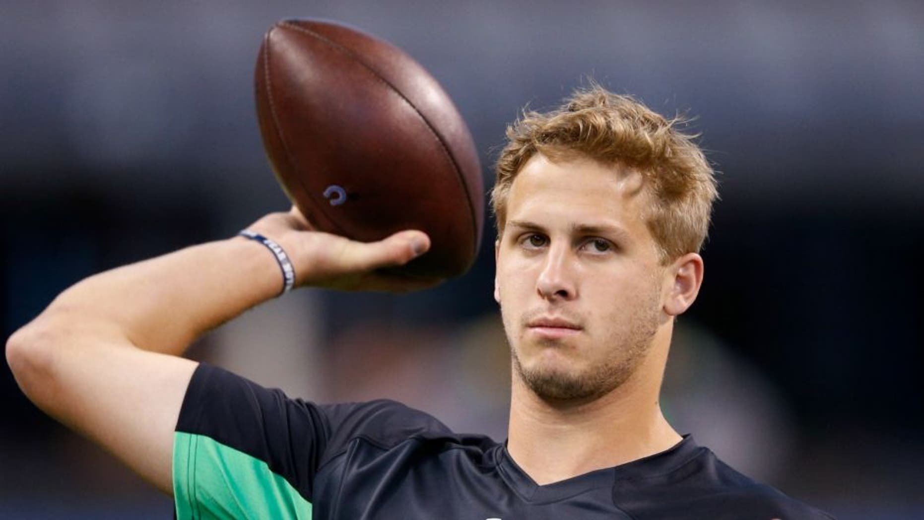 INDIANAPOLIS, IN - FEBRUARY 27: Quarterback Jared Goff of California throws during the 2016 NFL Scouting Combine at Lucas Oil Stadium on February 27, 2016 in Indianapolis, Indiana. (Photo by Joe Robbins/Getty Images)