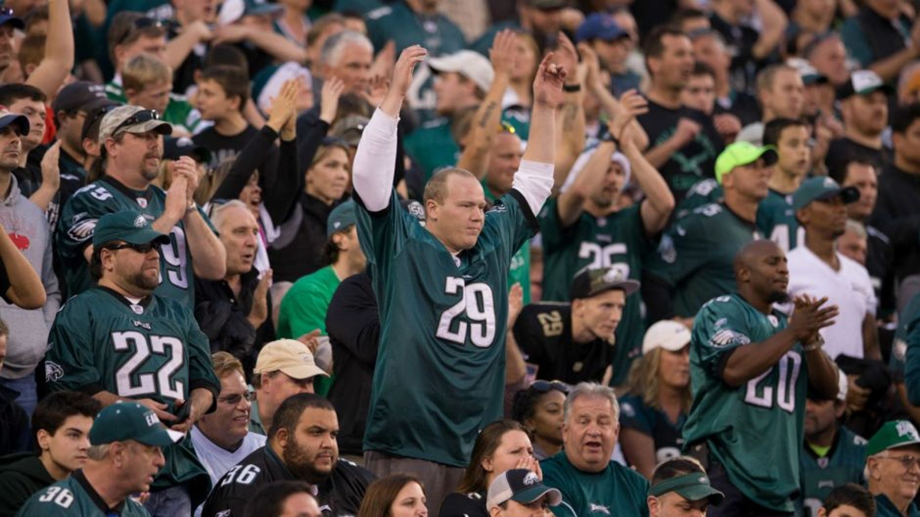 PHILADELPHIA, PA - DECEMBER 13: Philadelphia Eagles fans react during the game against the Buffalo Bills on December 13, 2015 at the Lincoln Financial Field in Philadelphia, Pennsylvania. (Photo by Mitchell Leff/Getty Images)