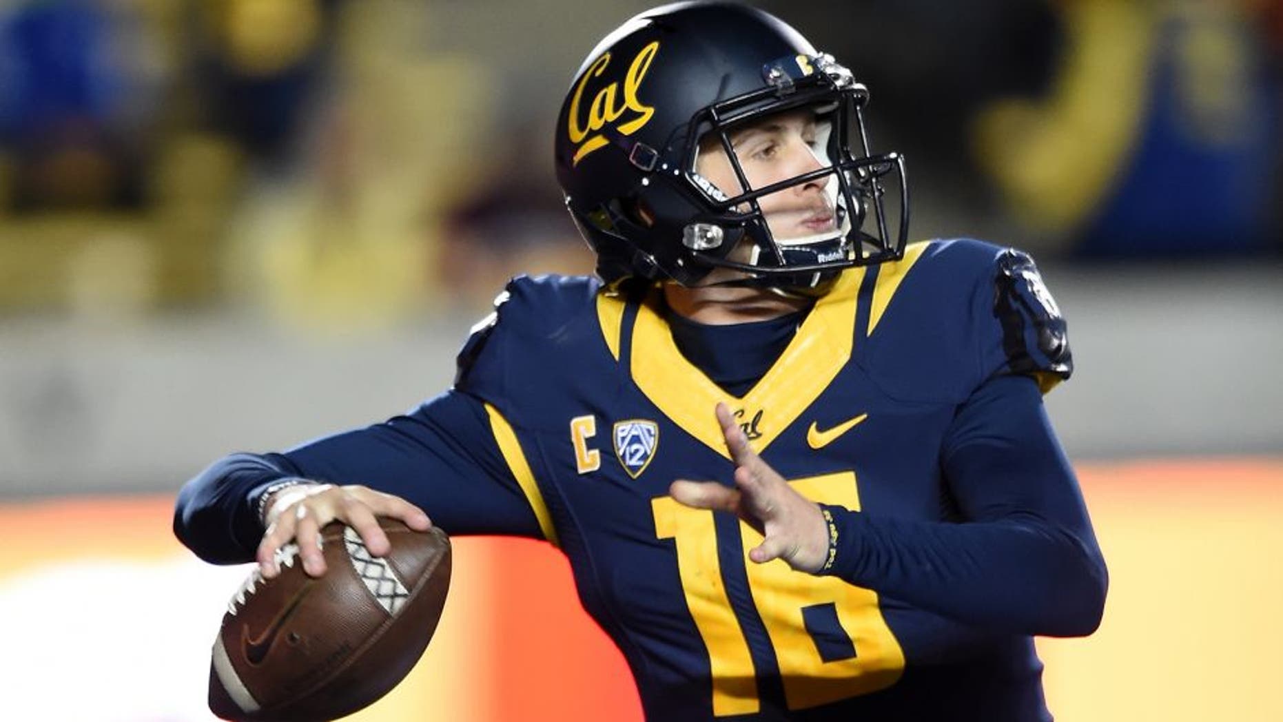 BERKELEY, CA - NOVEMBER 28: Jared Goff #16 of the California Golden Bears drops back to pass against the Arizona State Sun Devils during the second half of their NCAA football game at California Memorial Stadium on November 28, 2015 in Berkeley, California. (Photo by Thearon W. Henderson/Getty Images)