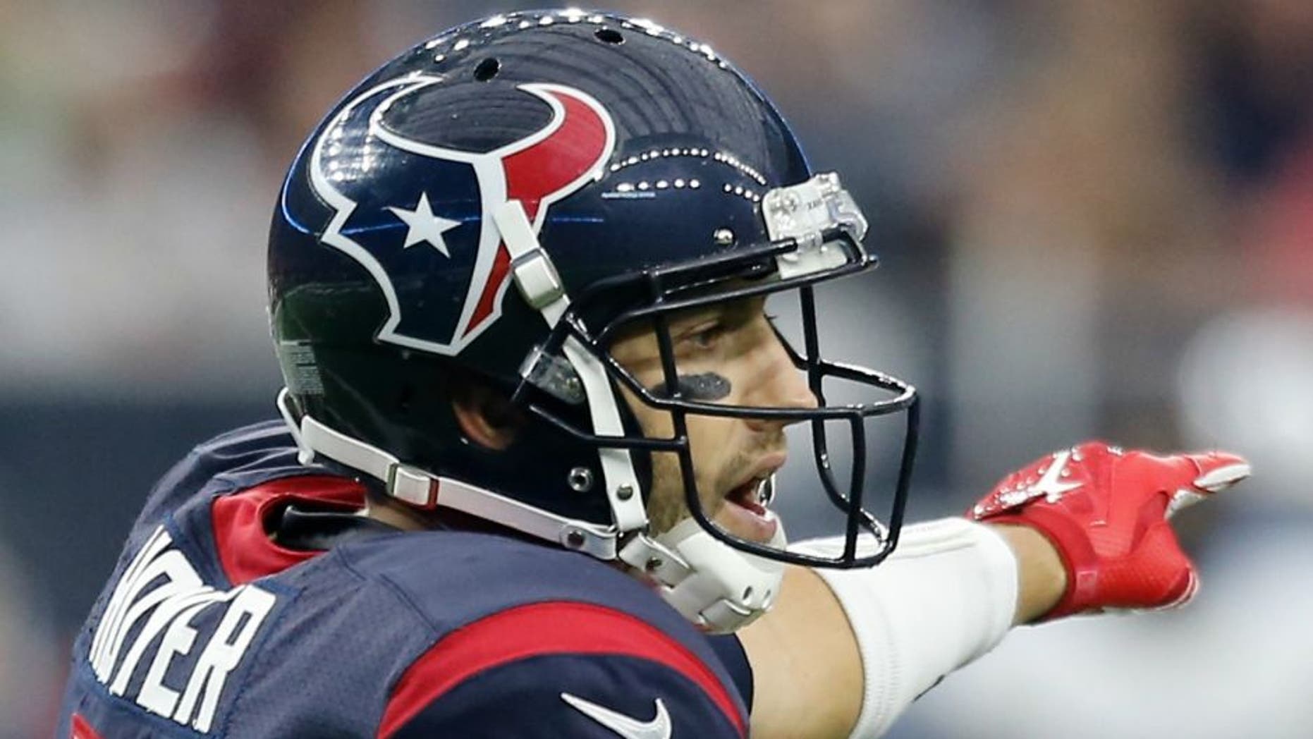 HOUSTON, TX - NOVEMBER 01: Brian Hoyer #7 of the Houston Texans gives directions against the Tennessee Titans on November 1, 2015 at NRG Stadium in Houston, Texas. Texans won 20 to 6.(Photo by Thomas B. Shea/Getty Images)