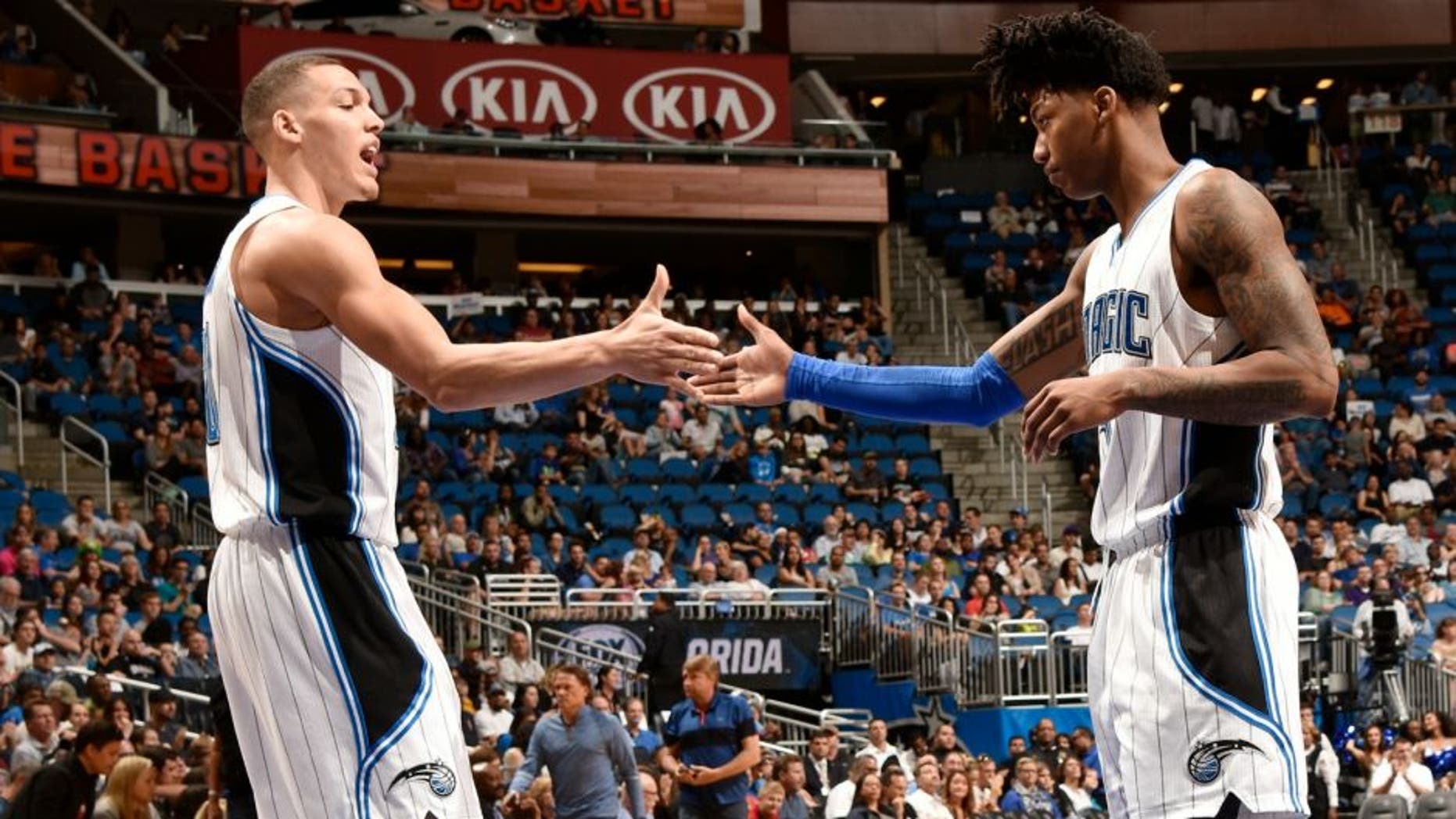 ORLANDO, FL - APRIL 3: Elfrid Payton #4 of the Orlando Magic shakes hands with Aaron Gordon #00 of the Orlando Magic during the game against the Memphis Grizzlies on April 3, 2016 at Amway Center in Orlando, Florida. NOTE TO USER: User expressly acknowledges and agrees that, by downloading and or using this photograph, User is consenting to the terms and conditions of the Getty Images License Agreement. Mandatory Copyright Notice: Copyright 2016 NBAE (Photo by Fernando Medina/NBAE via Getty Images)