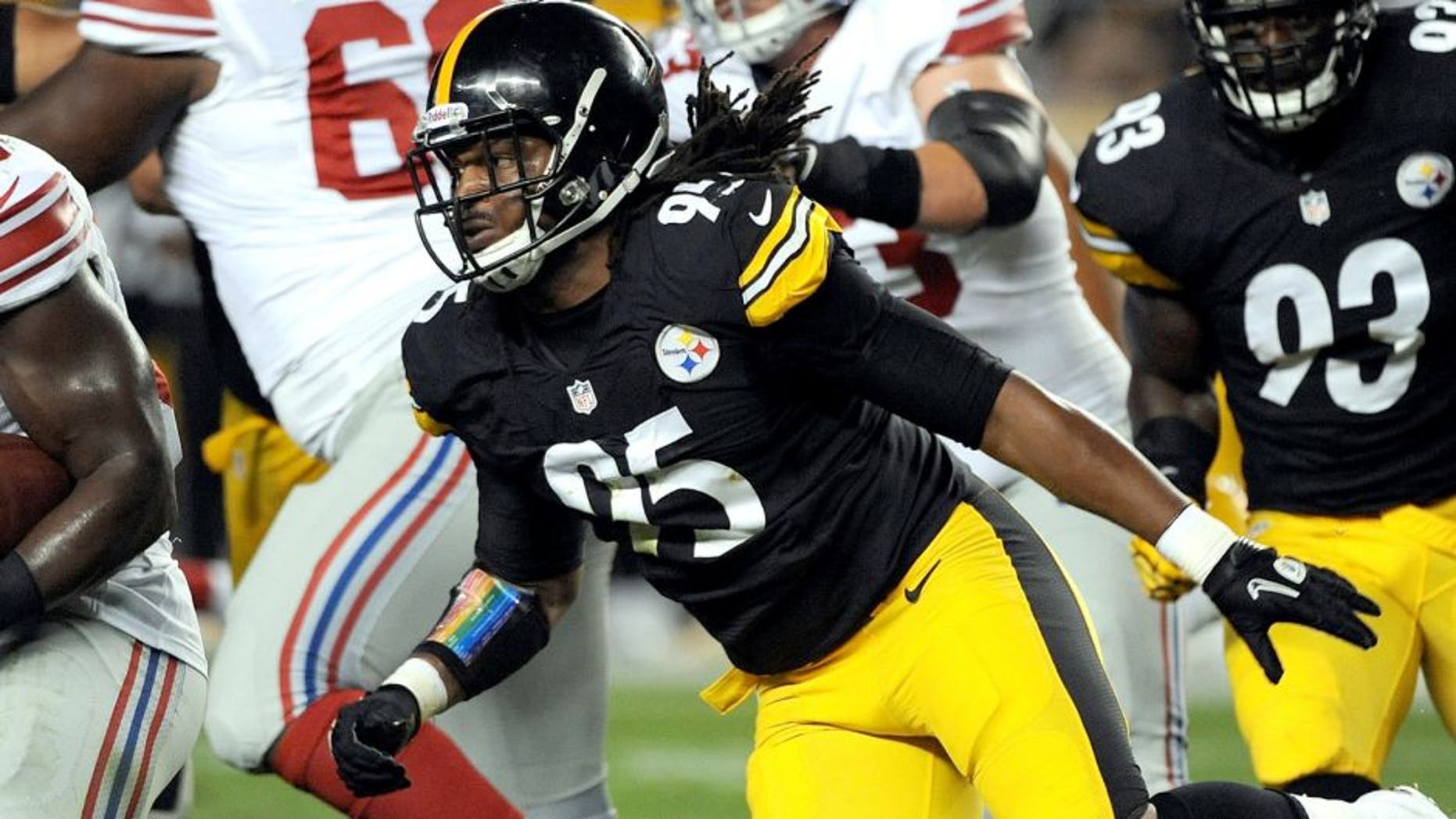 PITTSBURGH, PA - AUGUST 10: Linebacker Jarvis Jones #95 of the Pittsburgh Steelers pursues running back Andre Brown #35 of the New York Giants during a preseason game at Heinz Field on August 10, 2013 in Pittsburgh, Pennsylvania. The Giants defeated the Steelers 18-13. (Photo by George Gojkovich/Getty Images)