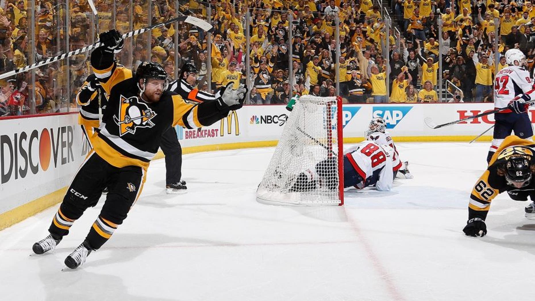 PITTSBURGH, PA - MAY 2: Phil Kessel #81 of the Pittsburgh Penguins celebrates a goal by Carl Hagelin #62 during the second period against the Washington Capitals in Game Three of the Eastern Conference Second Round during the 2016 NHL Stanley Cup Playoffs at Consol Energy Center on May 2, 2016 in Pittsburgh, Pennsylvania. (Photo by Gregory Shamus/NHLI via Getty Images)