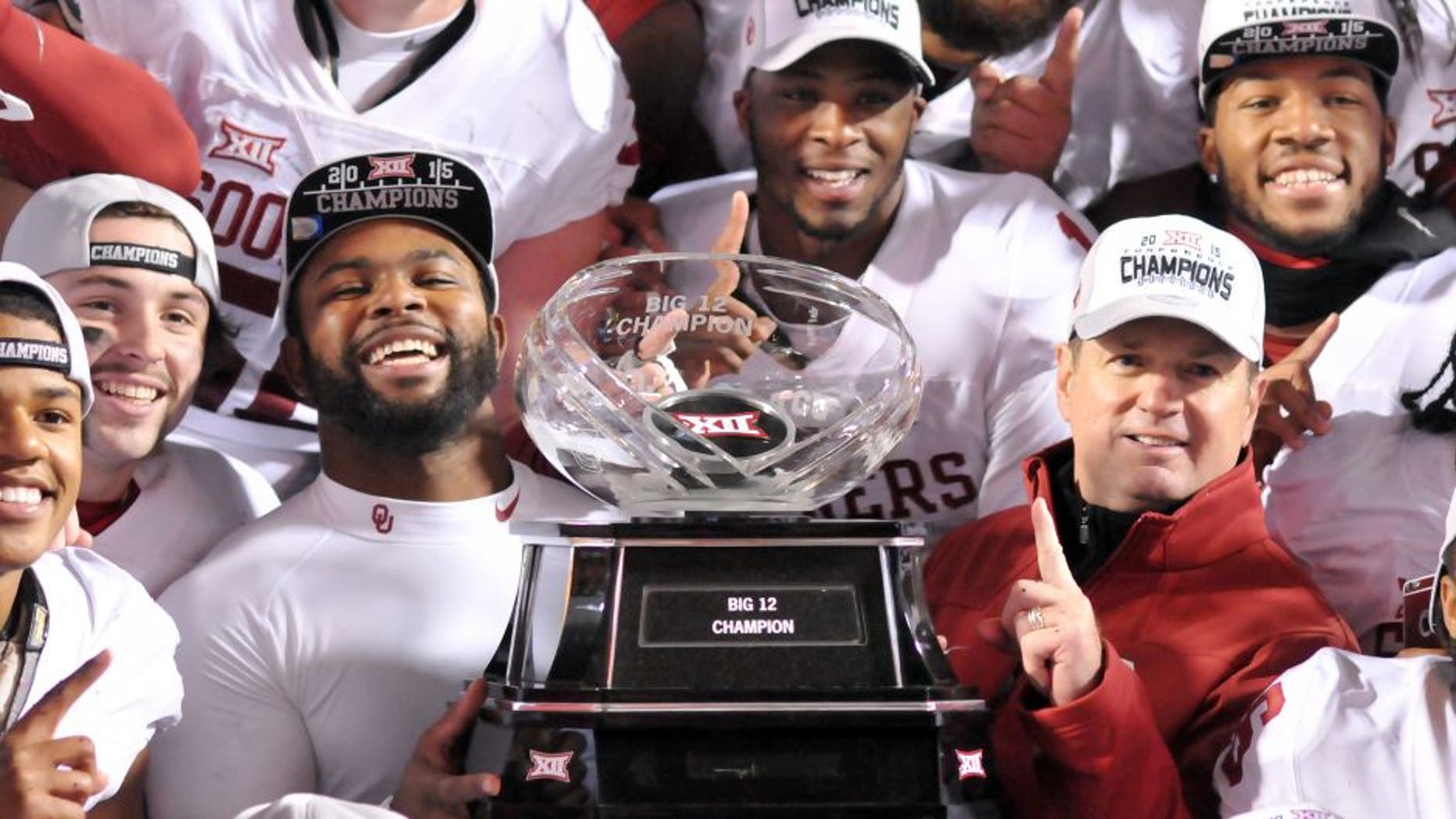 STILLWATER, OK - NOVEMBER 28: Quarterback Baker Mayfield #6 linebacker Eric Striker #19 and head coach Bob Stoops of the Oklahoma Sooners pose with the Big XII Championship trophy after defeating the Oklahoma State Cowboys on November 28, 2015 at Boone Pickens Stadium in Stillwater, Oklahoma. (Photo by Jackson Laizure/Getty Images)