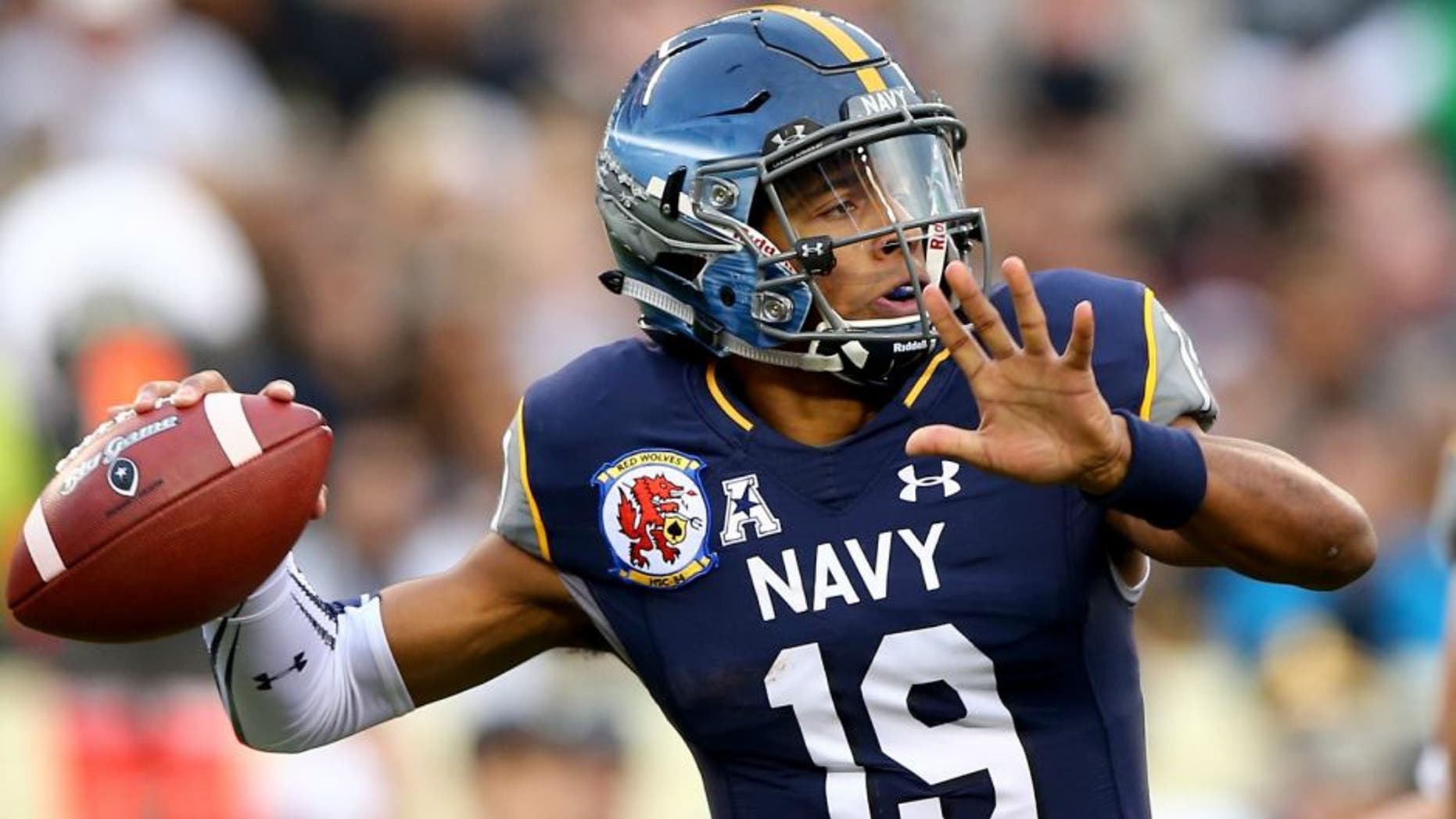 of the Navy Midshipmen of the Army Black Knights at Lincoln Financial Field on December 12, 2015 in Philadelphia, Pennsylvania.,PHILADELPHIA, PA - DECEMBER 12: Keenan Reynolds #19 of the Navy Midshipmen passes the ball in the first quarter against the Army Black Knights at Lincoln Financial Field on December 12, 2015 in Philadelphia, Pennsylvania. (Photo by Elsa/Getty Images)